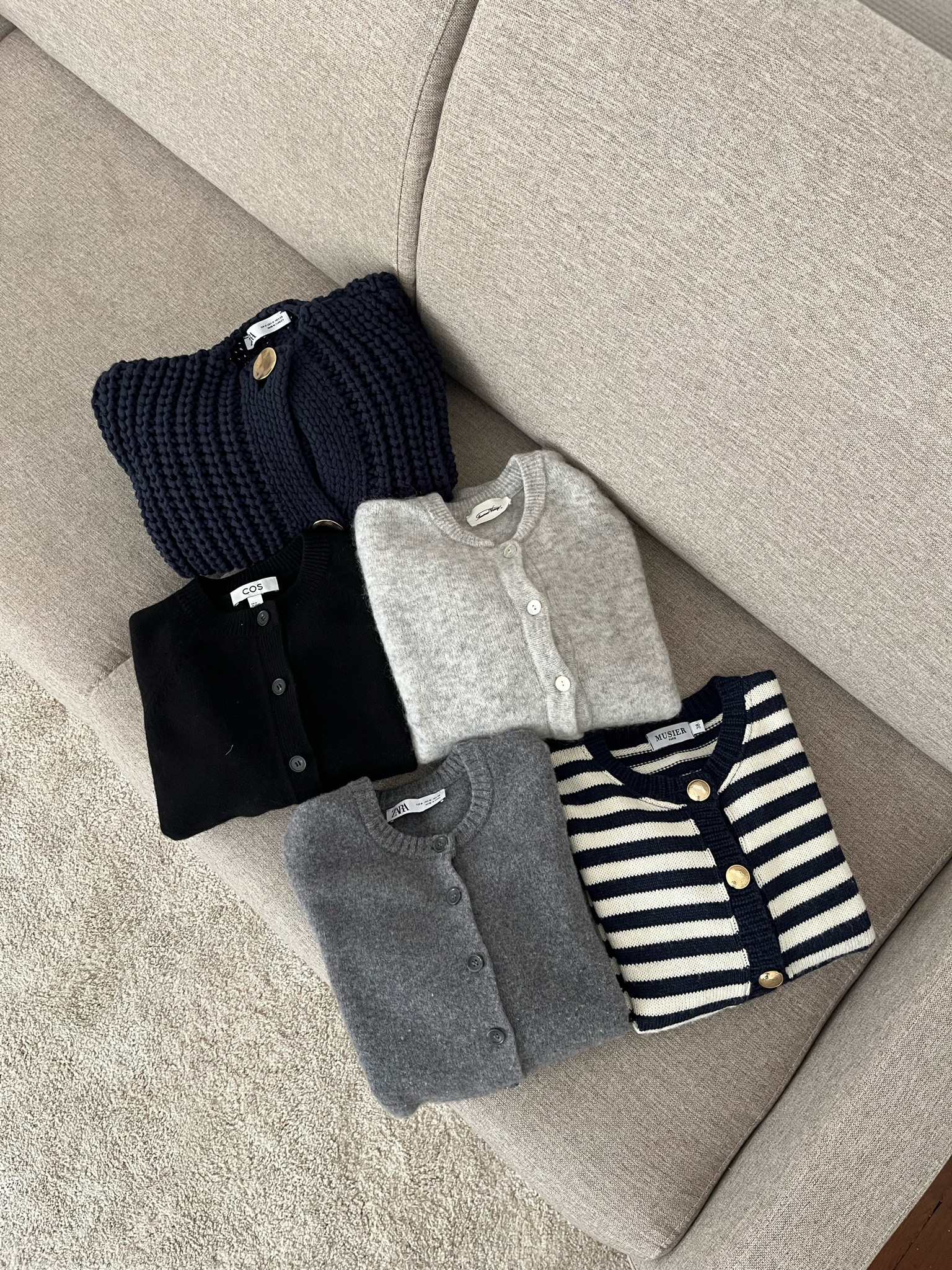 Partie 2 : Les cardigans 

Les 10 indispensables pour une garde robe capsule 

#LTKworkwear #LTKautumn #FashionMonth