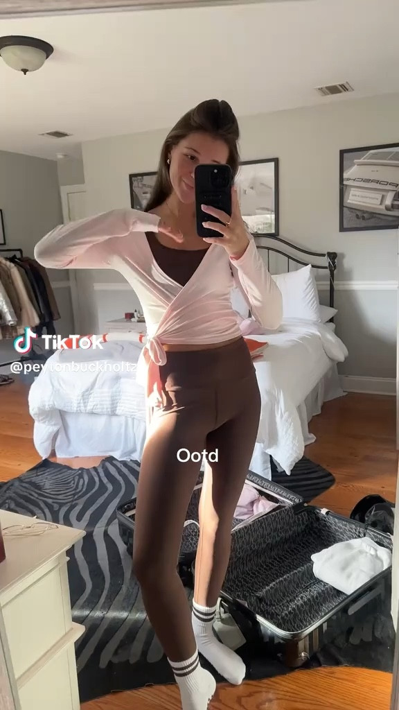 Ballerina workout core 🤎💗
Pilates 

#LTKActive #LTKdayinmylife #LTKootd