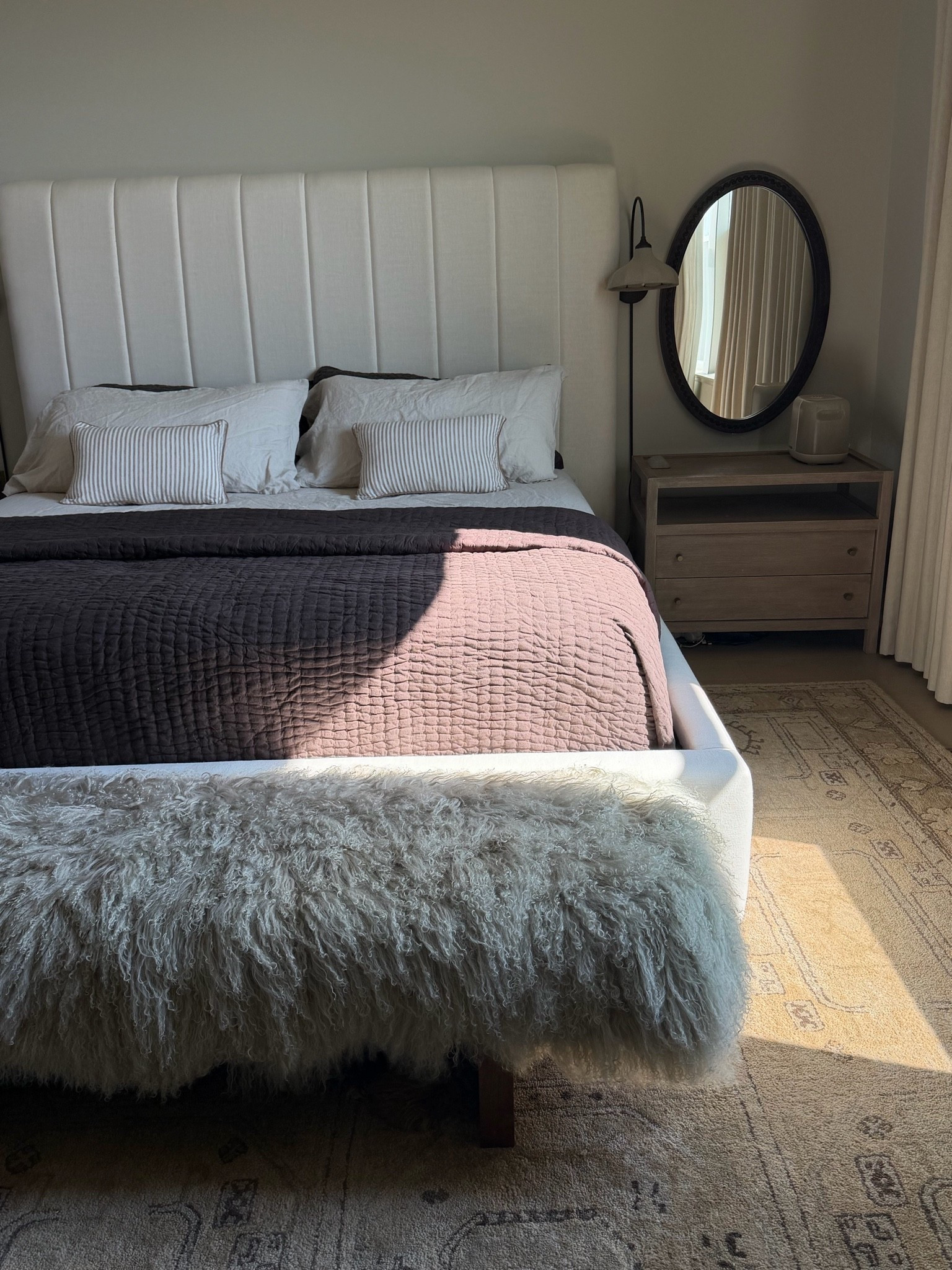 #QuincePartner new bedding 🤎 100% linen from @Quince  in espresso + sand and I’m obsessed with how warm + cozy it made our room feel.