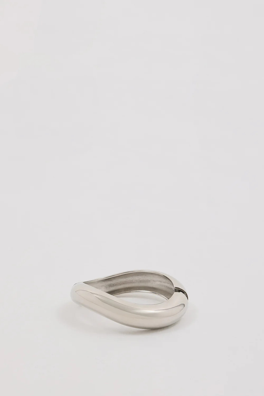 ANNA ROSSI MED WARPED BANGLE SILVER | DISSH