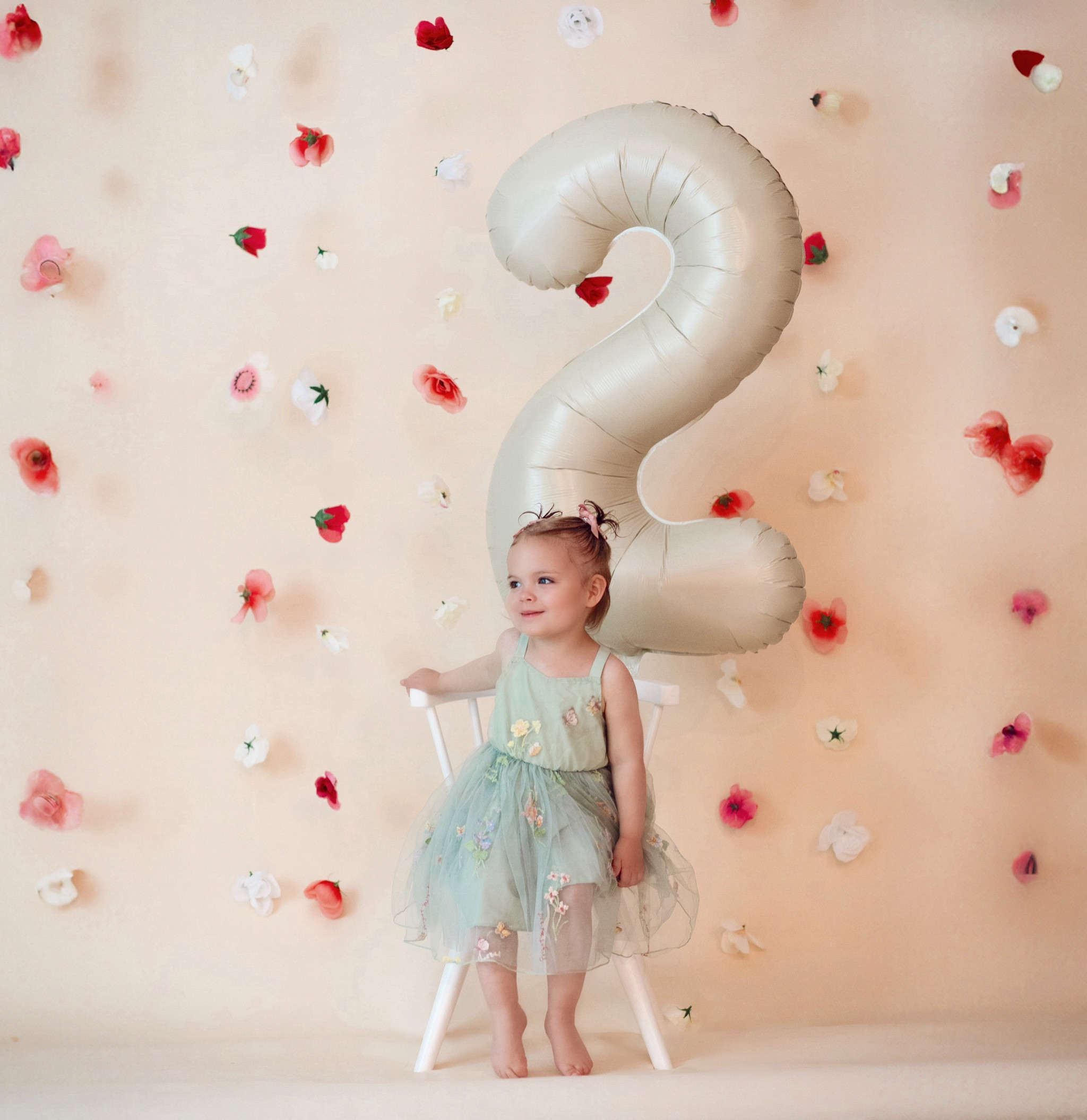 Beige number balloons 
Toddler girl tulle dress 
Toddler chair 
Photography backdrop  
