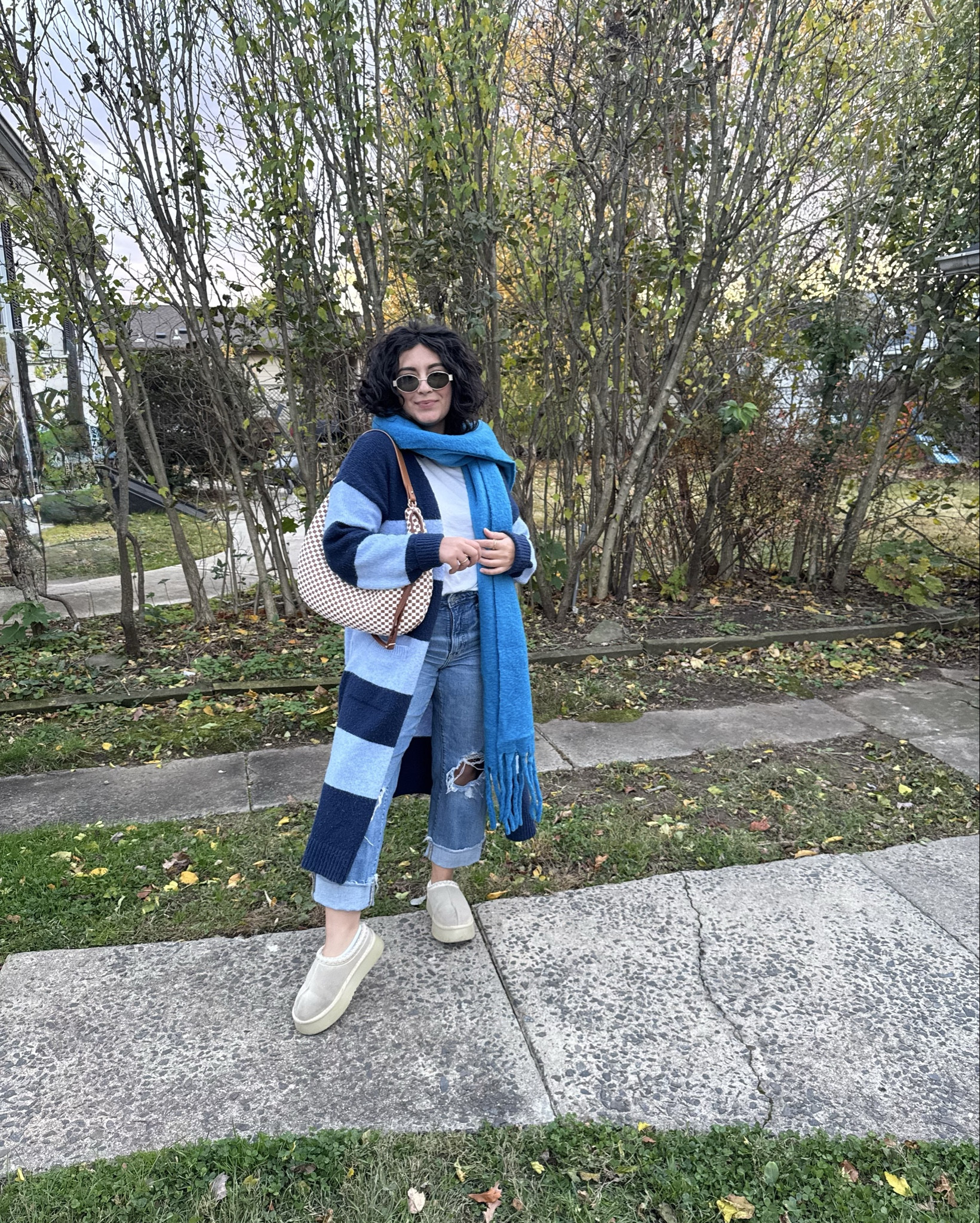 Sunglasses & scarf - Primark
Cardigan- Walmart
Shoes - Amazon 

#LTKFindsUnder50 #LTKSeasonal