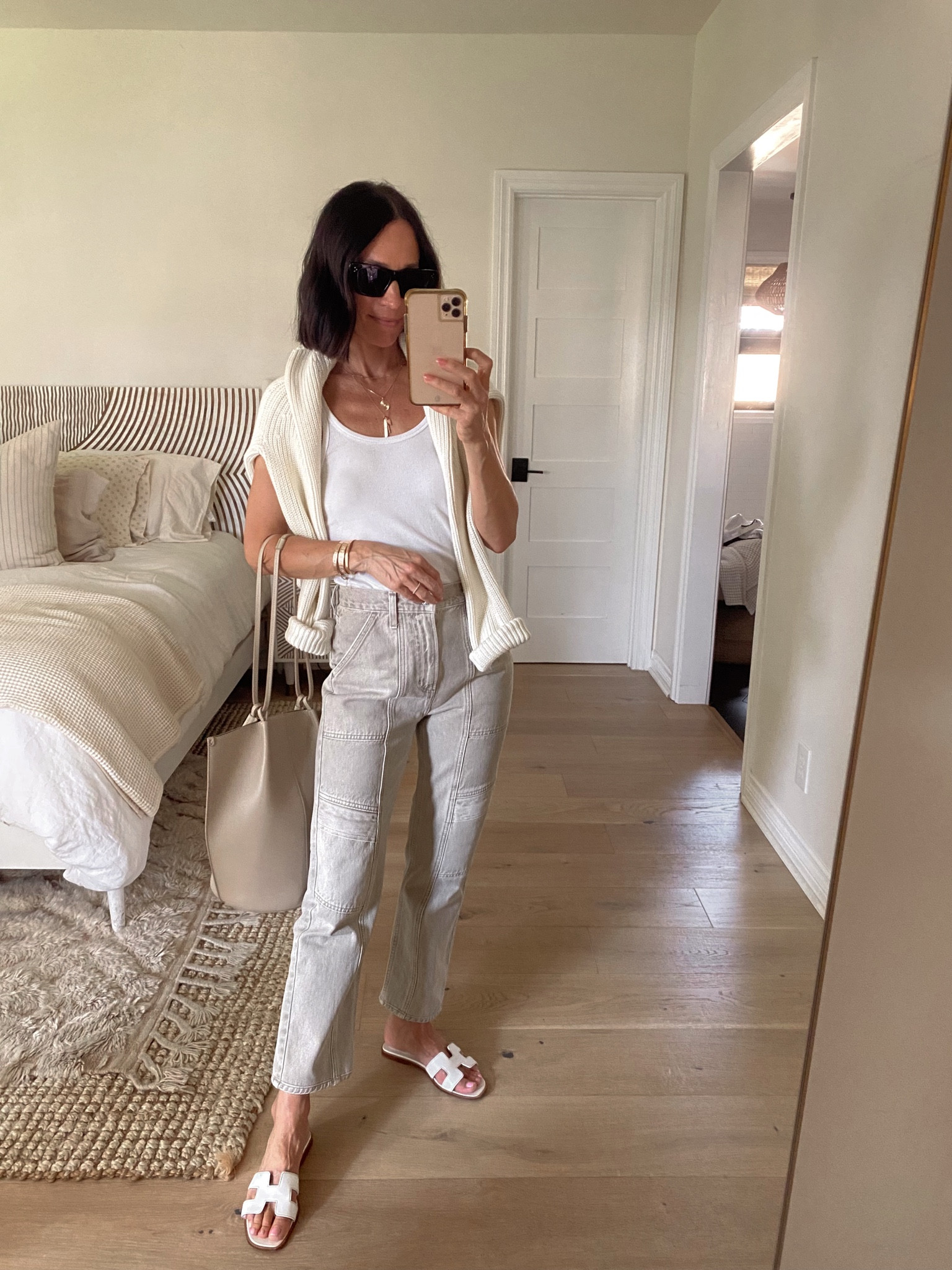Cargo pants that don’t remind me of my high school days… and they’re 20% off for 3 days 
These were a straight leg fit and not baggy, with a high rise and no bulky pockets 
A modern day cargo. I find them to run a tad large and might suggest sizing down 


#LTKsalealert #LTKstyletip