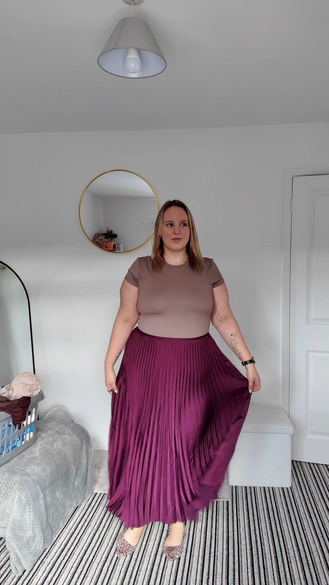 Day 13 of 31 days of autumn outfits 🍂✨
Today’s look: a burgundy pleated skirt with a classic tee. simple, chic, and perfect for layering as the weather cools

I love how versatile this is, whether it’s styled up with boots for an autumn walk or dressed down with trainers for everyday comfort.

Would you wear this combo? 💭 Save this for your own autumn inspo!

#autumnoutfits #plussizeautumnstyle #autumnfashion2025 #curvyfashion #ootdfall #autumnstyleinspo 

#LTKcurves #LTKuk #LTKautumn