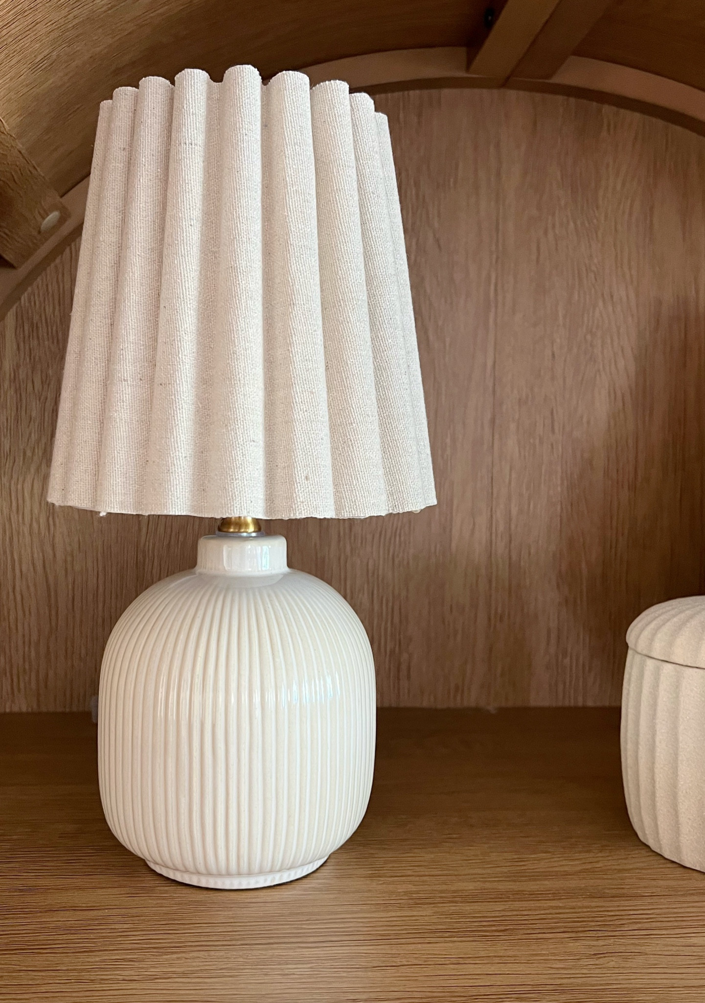 Cutest little table lamp! 


Fluted table lamp, home decor, neutral decor, Hearth and Hand, Target 

#LTKHome