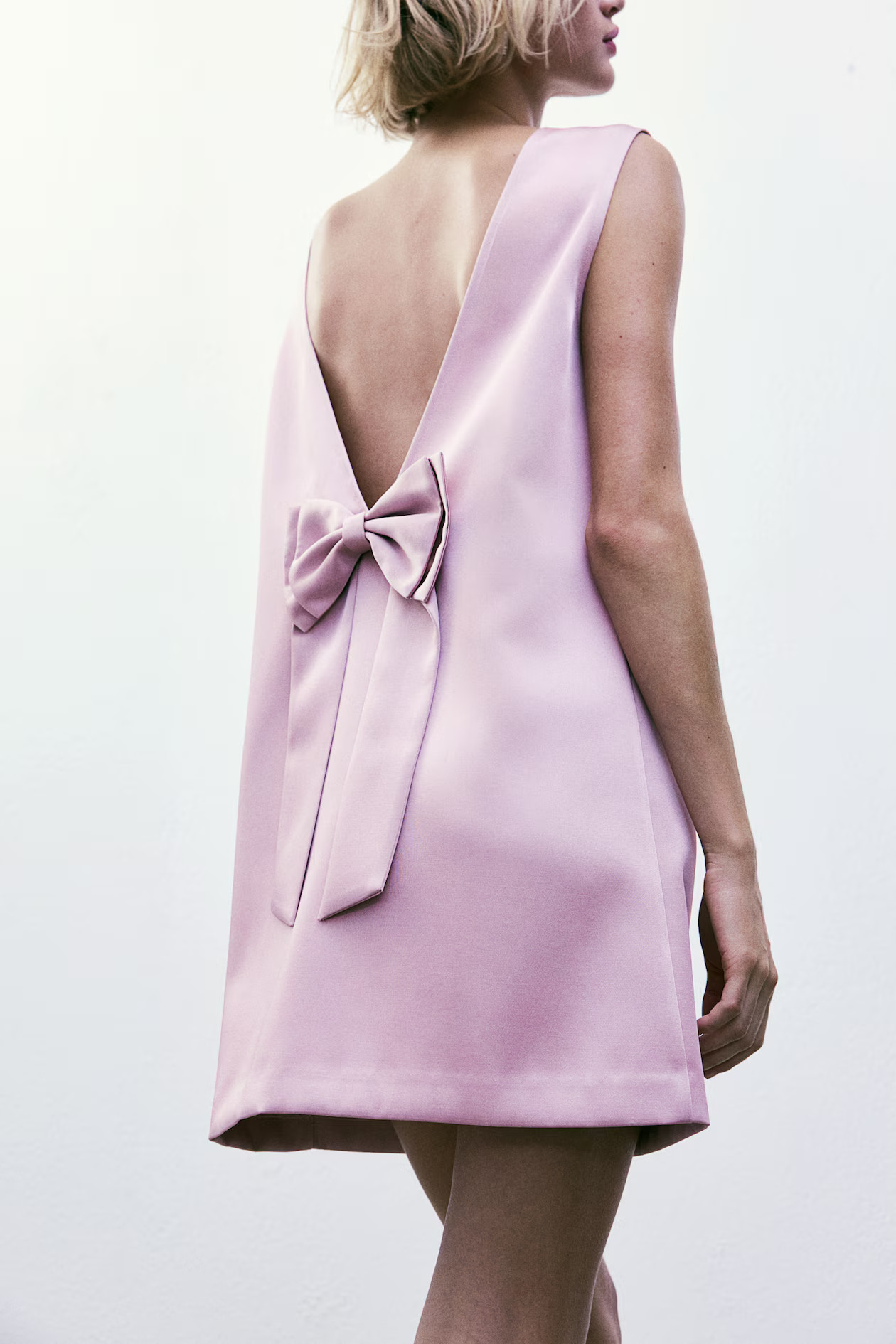 Dress with Low-Cut Back - Light dusty pink - Ladies | H&M US | H&M (US + CA)