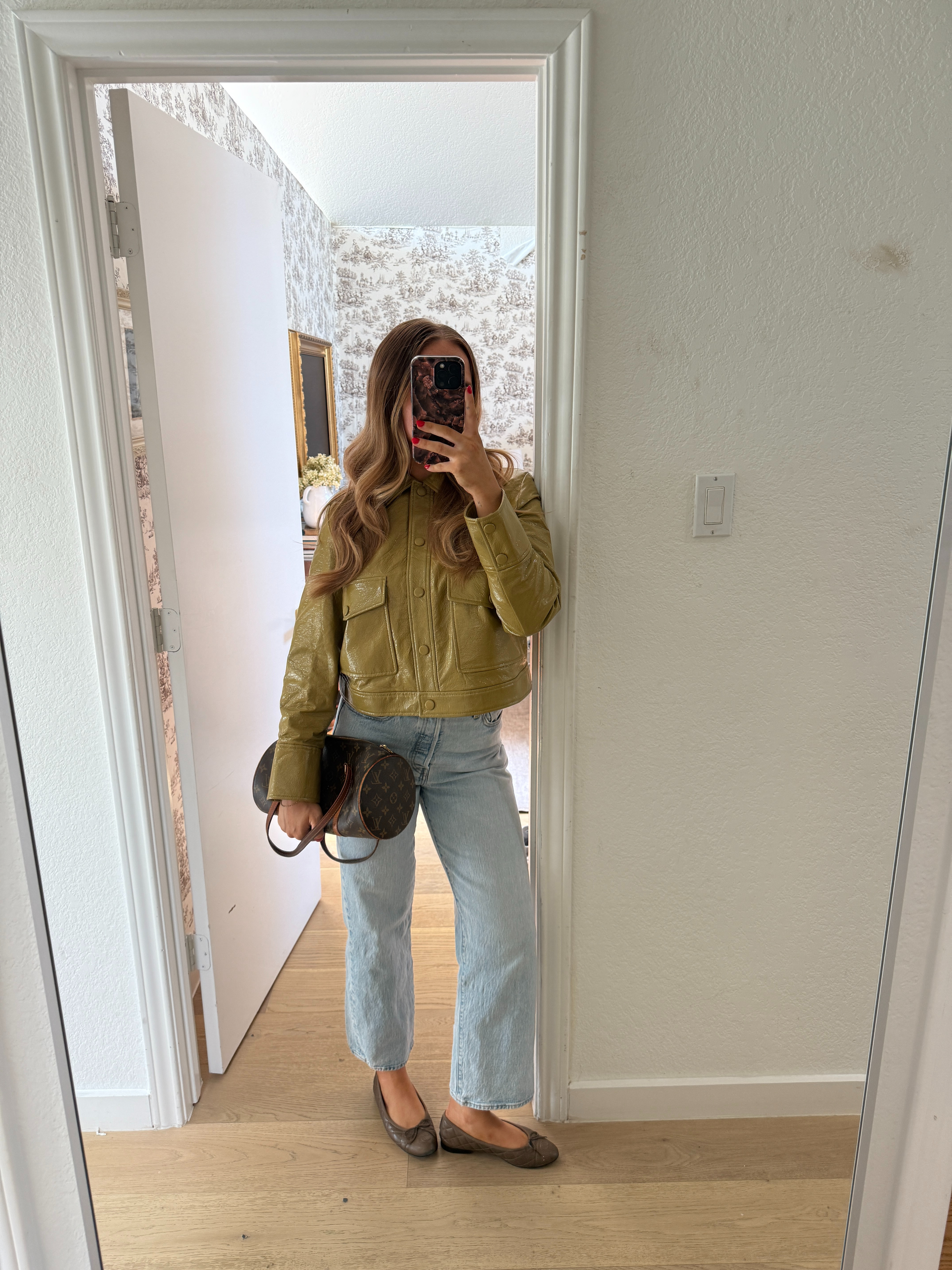 Casual chic ✨ vintage leather, light denim & a classic LV moment 🤎🍂 

 #LTKStyleTip #LTKShoeCrush #LTKItBag