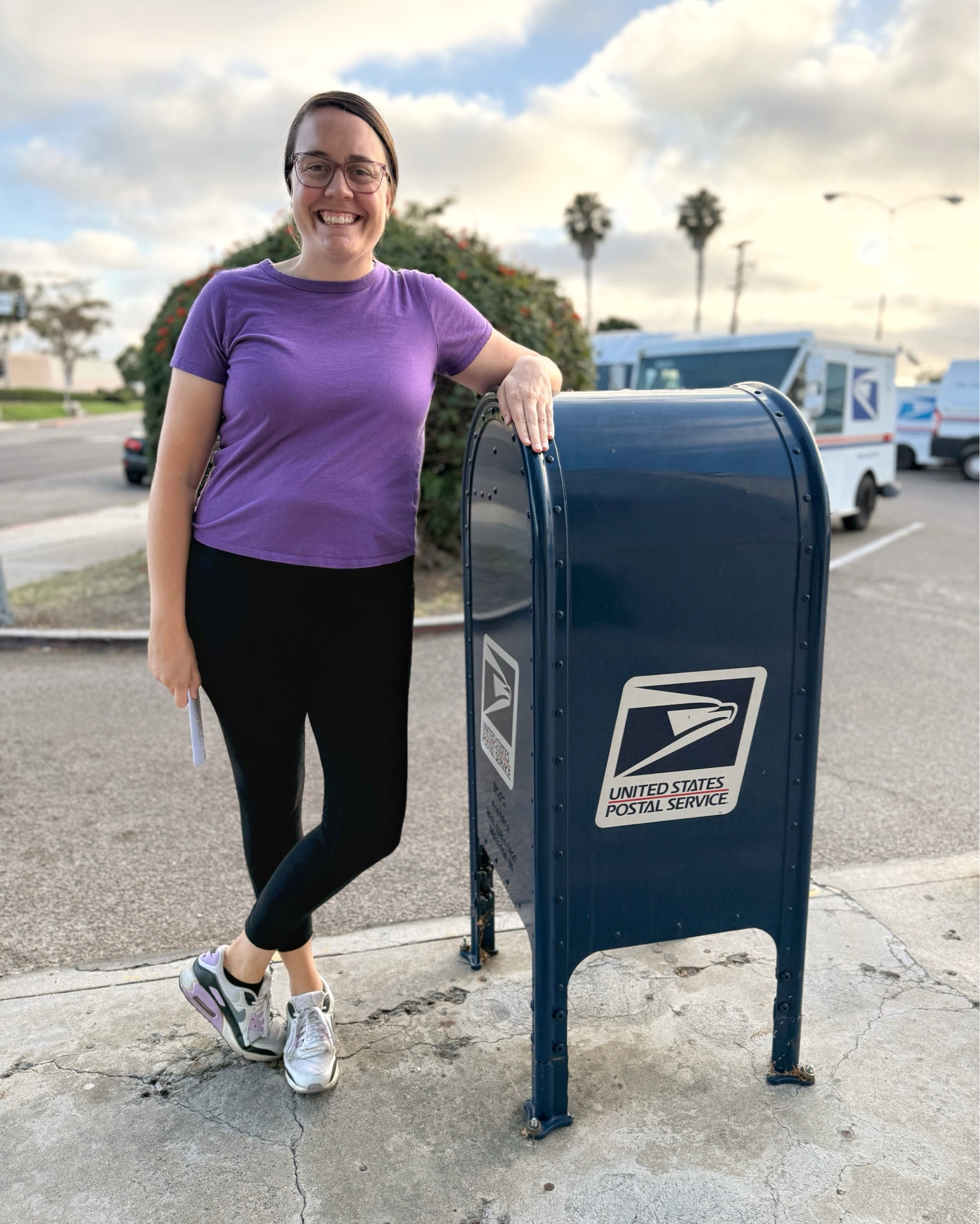 Meet me at the mailbox. 📮💌

I’ll be the one in @halara_official leggings and a purple shirt. It’s basically my uniform at this point. I’ve got the ankle tan to prove it. 💜😜

If you’re looking to take pics with the mail trucks, just pop by at the end of the day. They all park in the parking lot of mine, and it’s so fun and cute!

I also can’t believe May is over. Just like that, it’s a new month (the best month) and I’ve got a summer of keeping kids entertained ahead of me. Watch the feed for more mail, stamps and kid activities. Anything you want to see more of? Just comment to let me know.

#TheHalaraCircle #mailbox #snailmaillove #endofmay