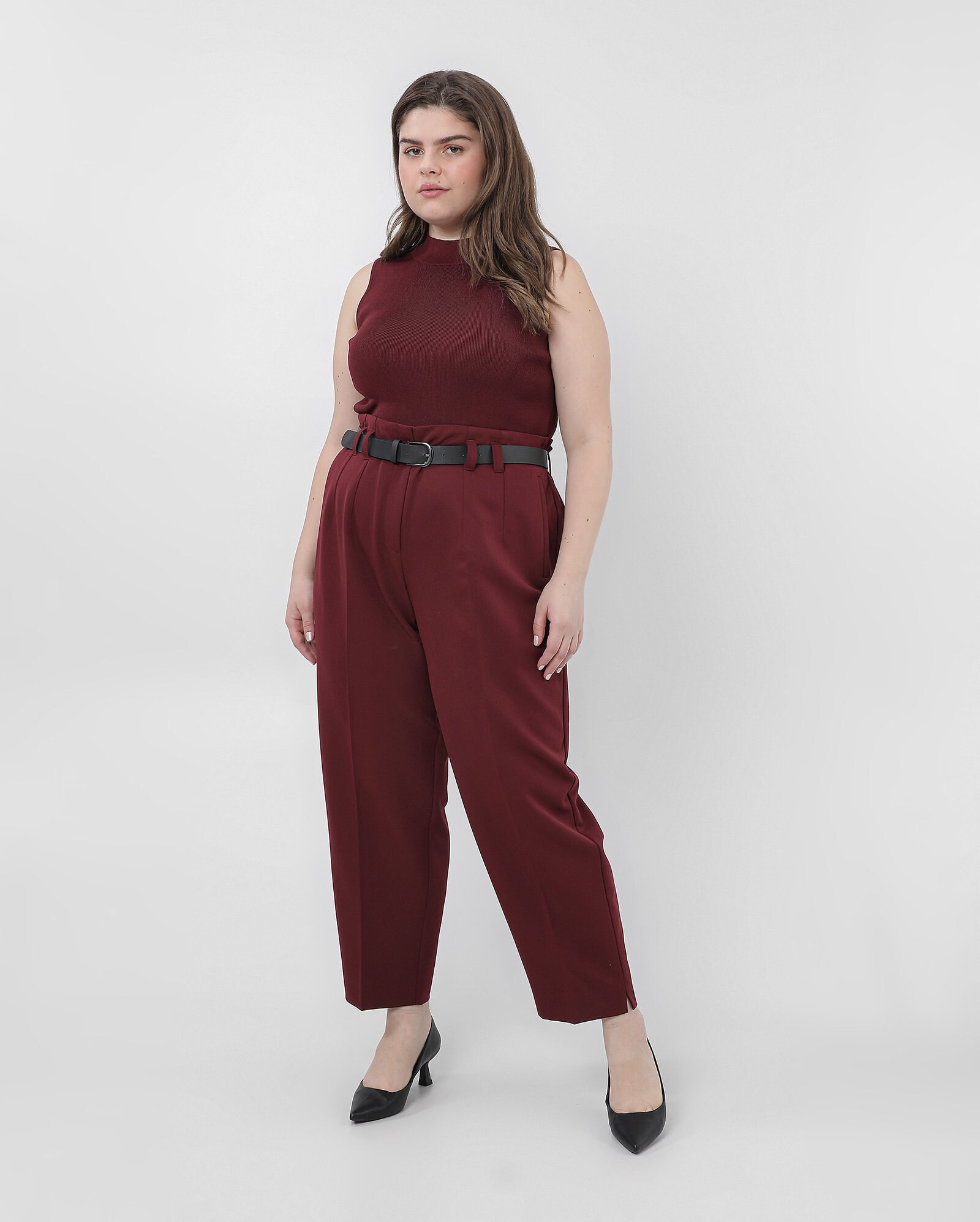 Calça plus size feminina alfaiataria com cinto marrom - Vermelho Escuro |  AK Plus by Riachuelo | Riachuelo (BR)