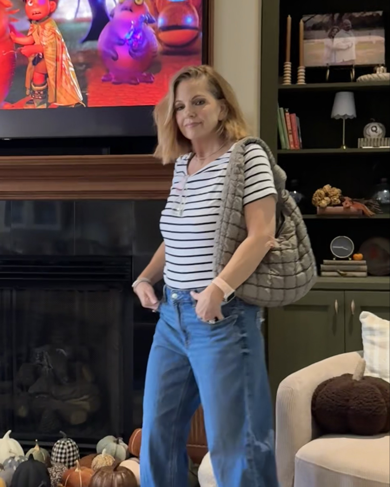 American Eagle 🦅 is having their biggest sale of the season! The fall sale is live! Get up to 30% off EVERYTHING! Even new items! These are my favorite jeans! 👖 
