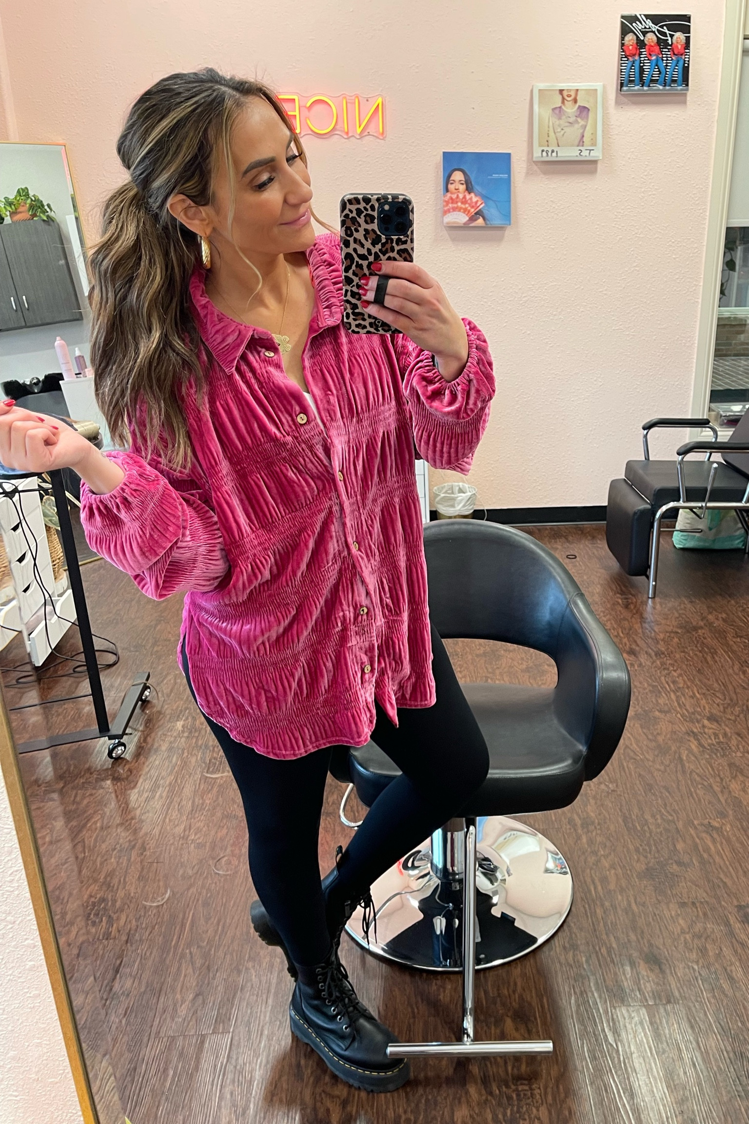 Long tops are the king of my salon wardrobe.  They are:
✔️comfy
✔️the right amount of professional 
✔️and they cover my bumper

#LTKstyletip #LTKbeauty #LTKworkwear