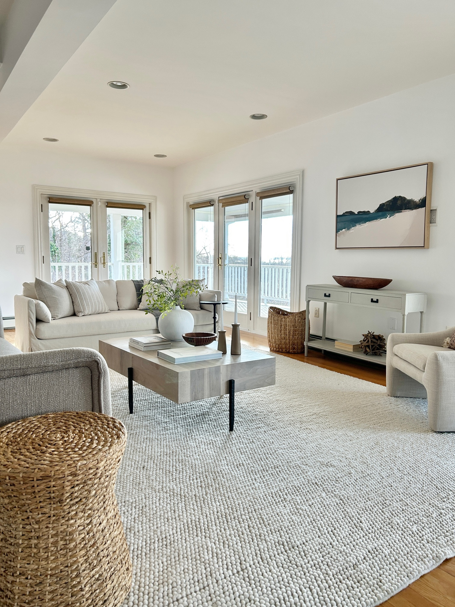 Coastal inspired living room. 

#livingroom #rug #sofa 