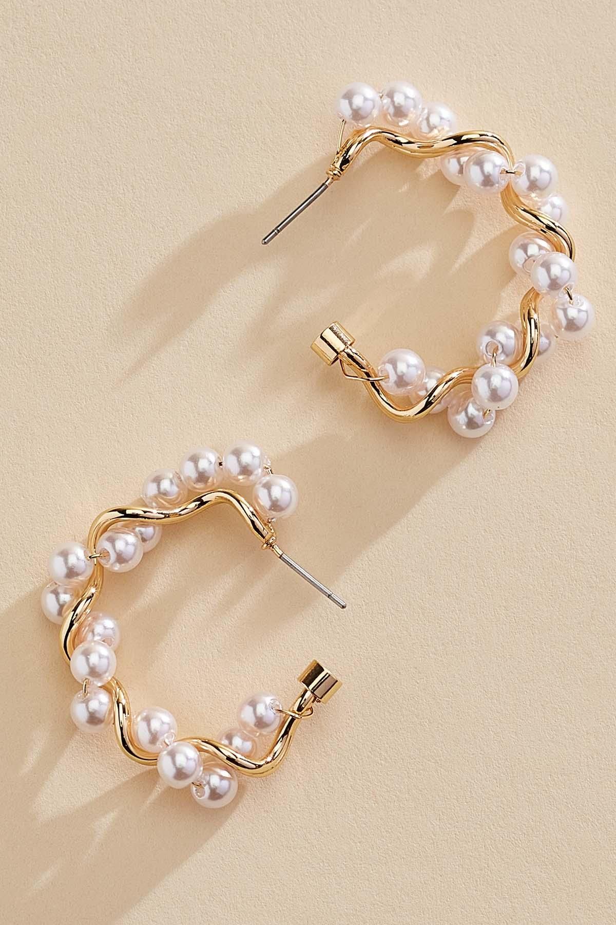 twisted pearl hoop earrings | Versona