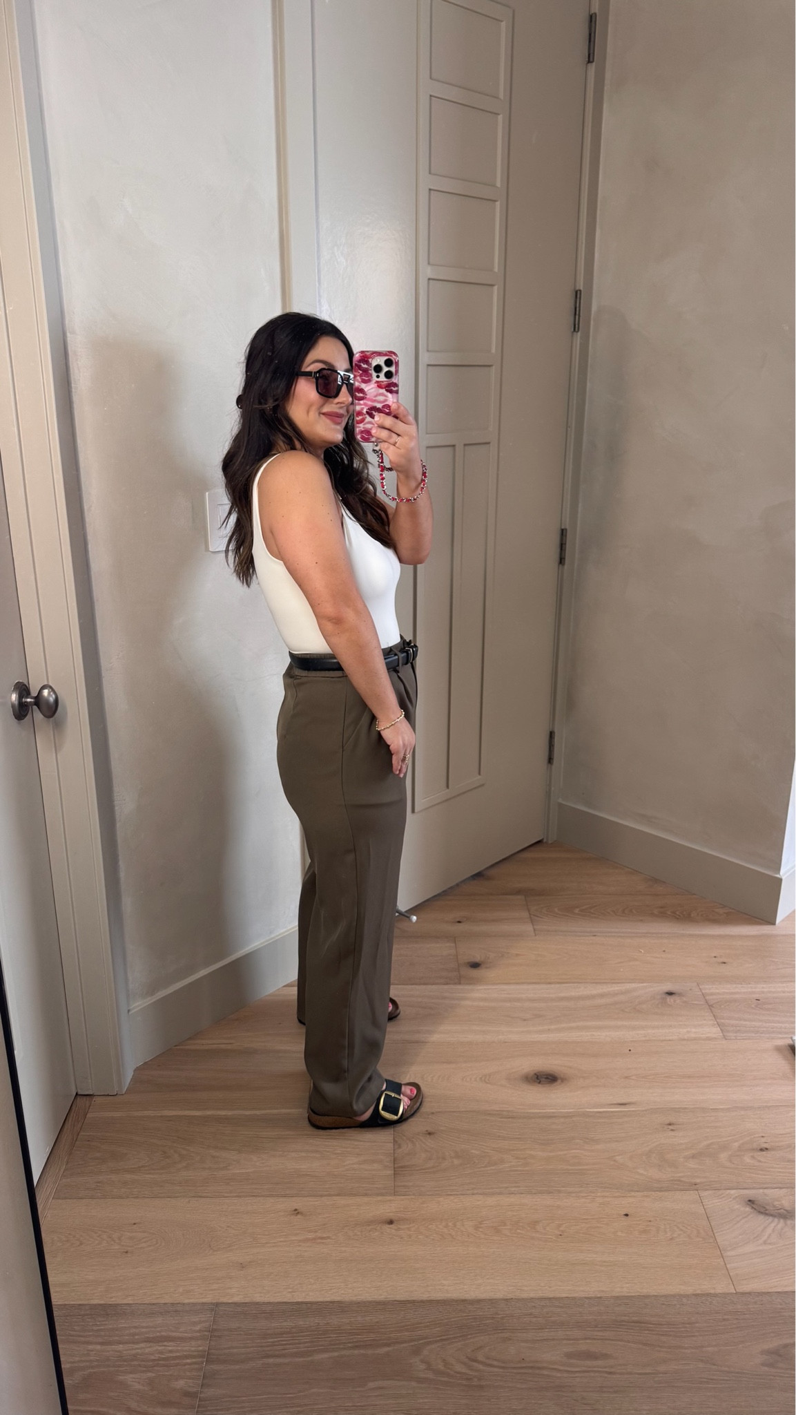 The best trousers to dress up or down! Workwear outfit or every day! 

Size small short thick 
Tank size small 

5'0" 140lbs
petite friendly pants


#LTKootd #LTKPetite #LTKWorkwear