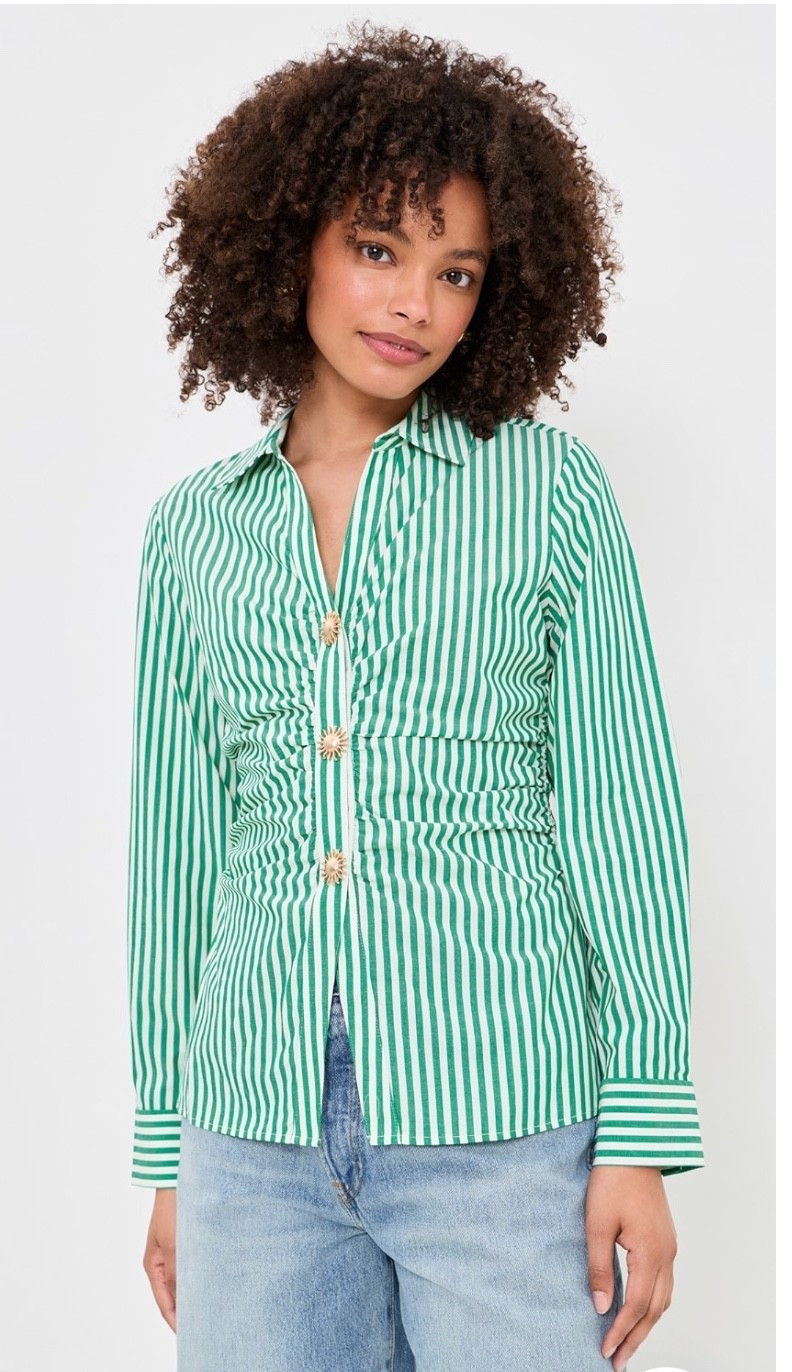 I ordered this top for my mom to try. I like that. It has a vertical stripe a pop-up color. The buttons are fun and elevated and most importantly you do not have to tuck it in.