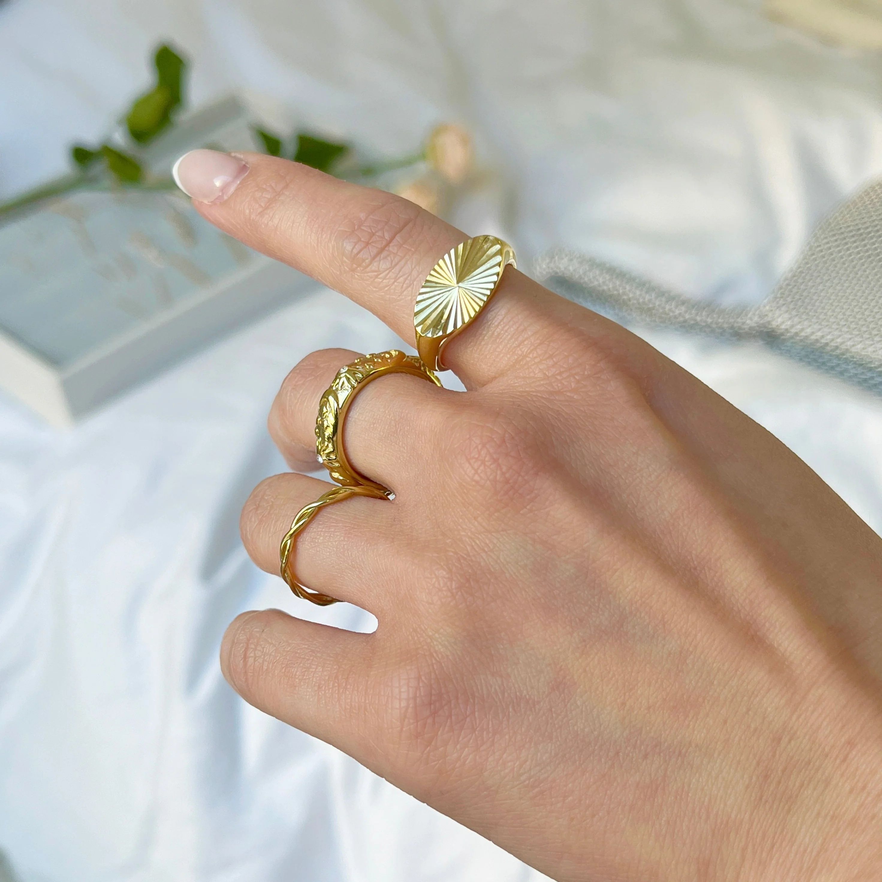 Daylight Gold Signet Ring | Victoria Emerson
