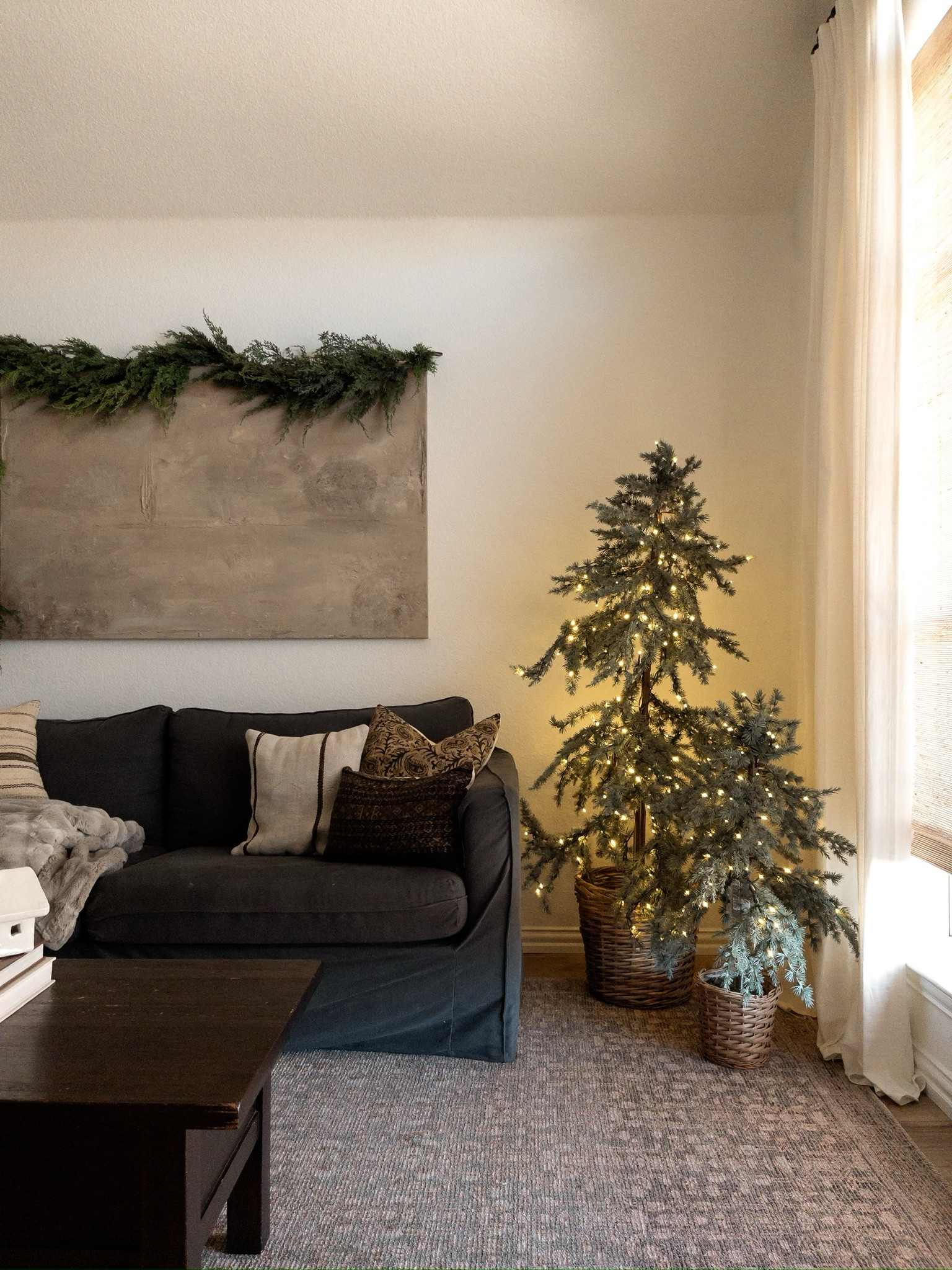 Christmas front room inspo!

living room inspo, christmas living room, cozy christmas, christmas pillows

#LTKSeasonal #LTKHoliday #LTKStyleTip
