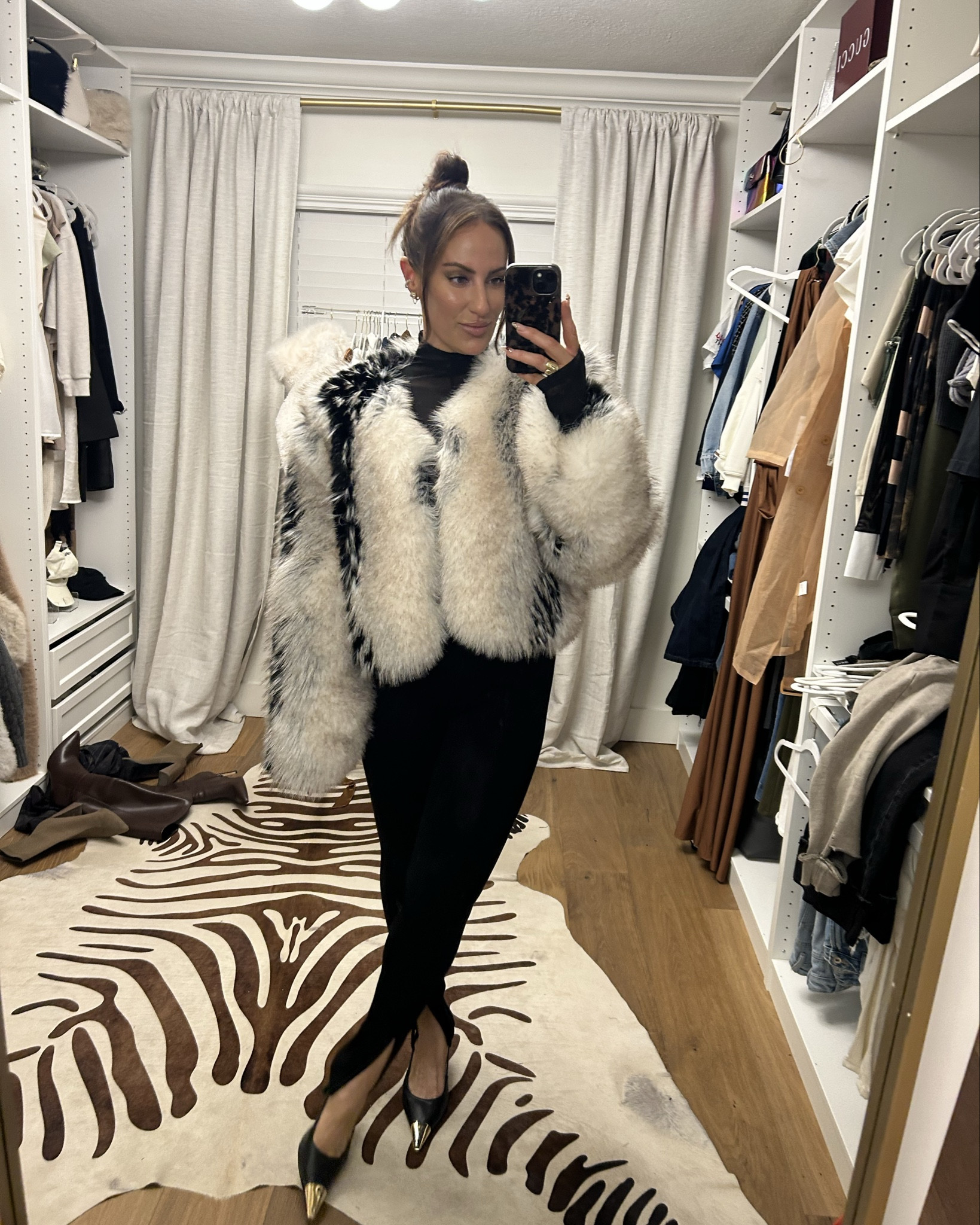 Faux fur of my dreams 

#fauxfur #furfinds #vintagefurvibes #mobwife 

#LTKootd #LTKSeasonal