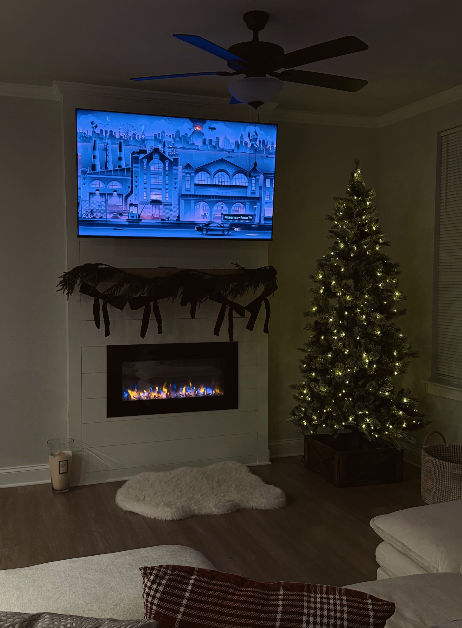 #Christmas #ChristmasTree #Mantle #Bows #Garland #Holiday #Christmas2025 #Home #Livingroom #HomeDecor 

#LTKHoliday #LTKGiftGuide #LTKSeasonal