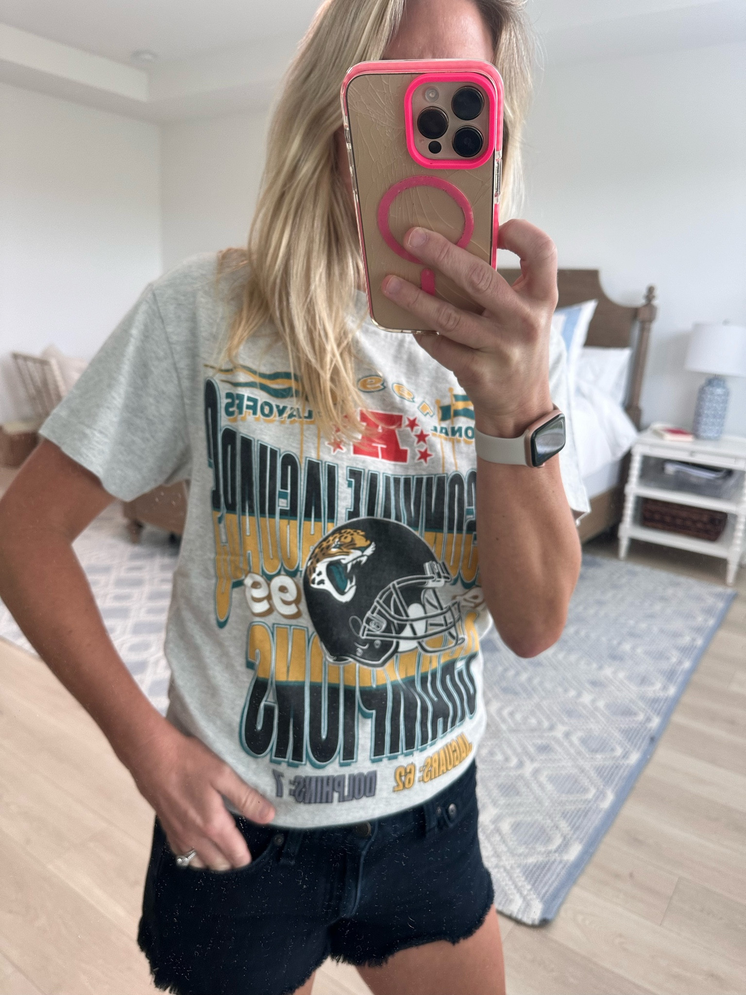 NFL season starts today!

Don’t sleep on the A&F NFL collection🏈 They have all 32 teams represented - go jags! 🐆

Sizing info: wearing a men’s size XS

#LTKFindsUnder50 #LTKActive #LTKStyleTip
