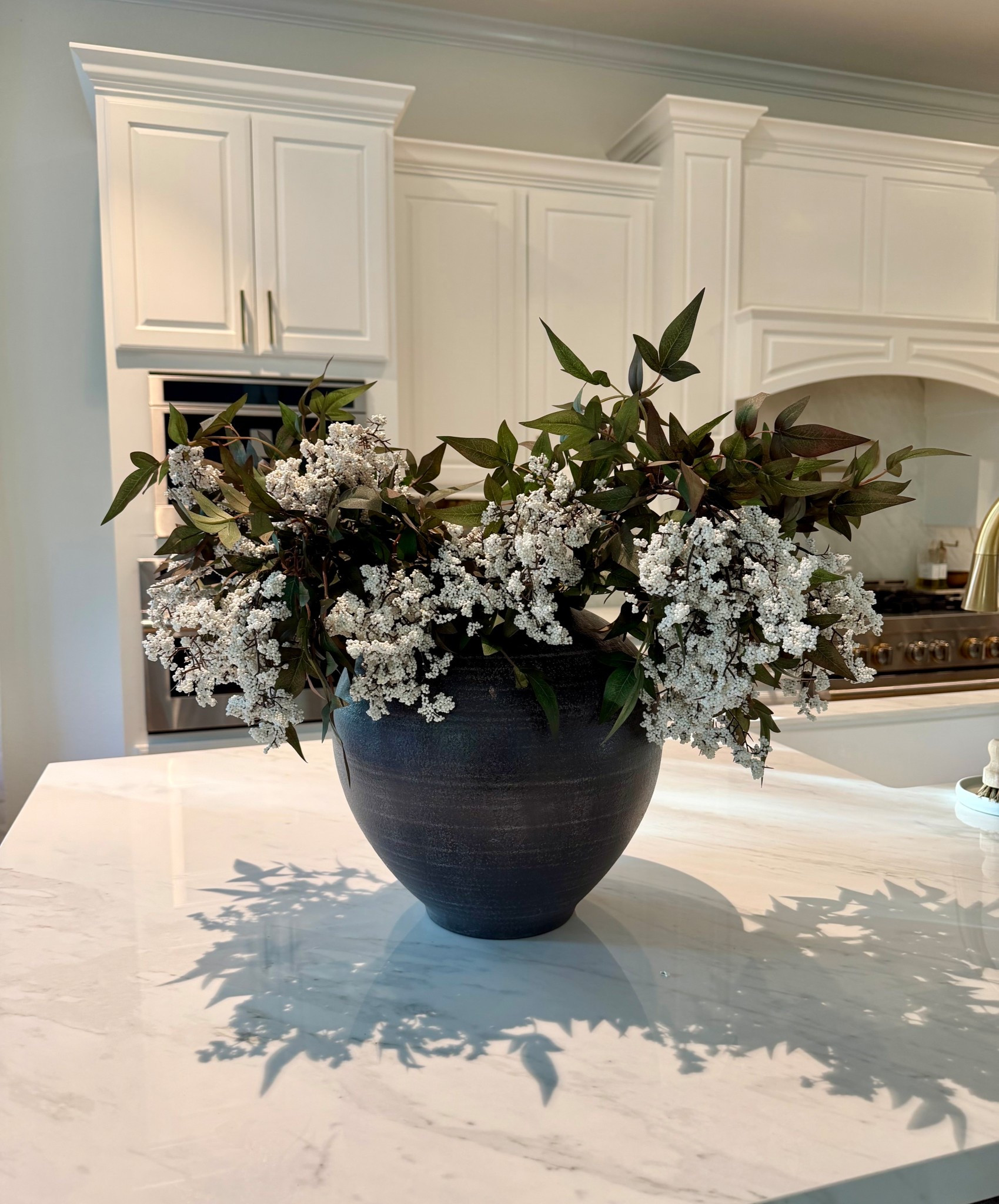 Sharing this designer look vase with these beautiful berry stems. If you are wondering how many stems, I shared how this vase looks with 3, 4, 5 & 6 stems for reference.
This is 4 stems

Vase
Studio McGee
Spring decor
Amazon find
Berry stems

#LTKSeasonal #LTKHome