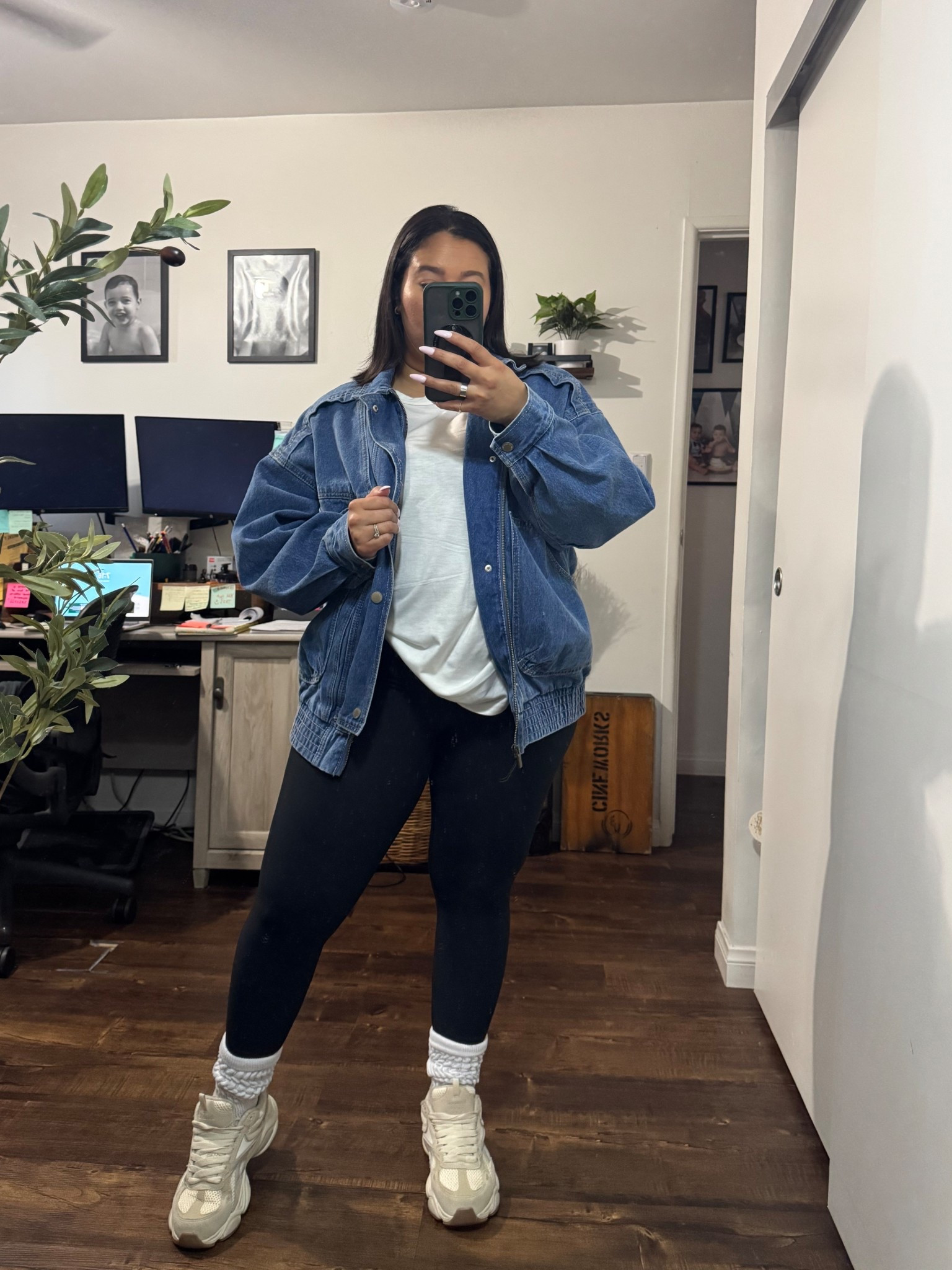 Easy casual outfit I wore over the weekend. It’s been windy here in Los Angeles so I threw on my oversized denim jacket and I love how comfortable it is. 

Denim jacket - XL/ amazing quality / oversized fit/ I wear it all the time 
T-shirt underneath - large/ runs big / super comfortable 
Leggings - large / great compression and tummy friendly 

Midsize outfit 
Midsize fashion 
Spring outfit 
Mom outfit 
Gameday outfit 
Denim 
Denim jacket 
Travel outfit 
Airport outfit 
Weekend outfit 
Abercrombie 


#LTKmomlife #LTKMidsize #LTKootd