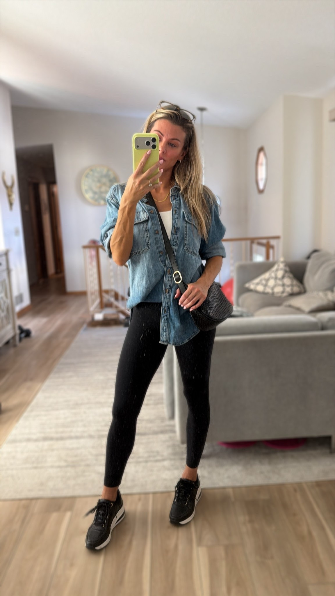 Casual weekend outfit

Denim shirt, white cropped tank, black leggings, Aldo sneakers

#LTKootd #LTKdayinmylife #LTKmomlife