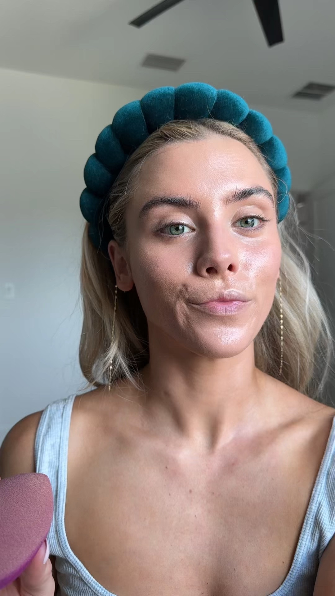 if you want perfect glowing skin using an spf sunscreen and foundation this is my routine to get a skin like glowy finish 😌 for reference I have acne prone sensitive and dry skin. 

#glowymakeup #glowymakeuptutorial #glowymakeuphack #makeuproutine #summermakeuproutine @Haus Labs @dibsbeauty  @Naked Sundays US @Sephora @ulta

#LTKgrwm #LTKBeauty #LTKselfcare