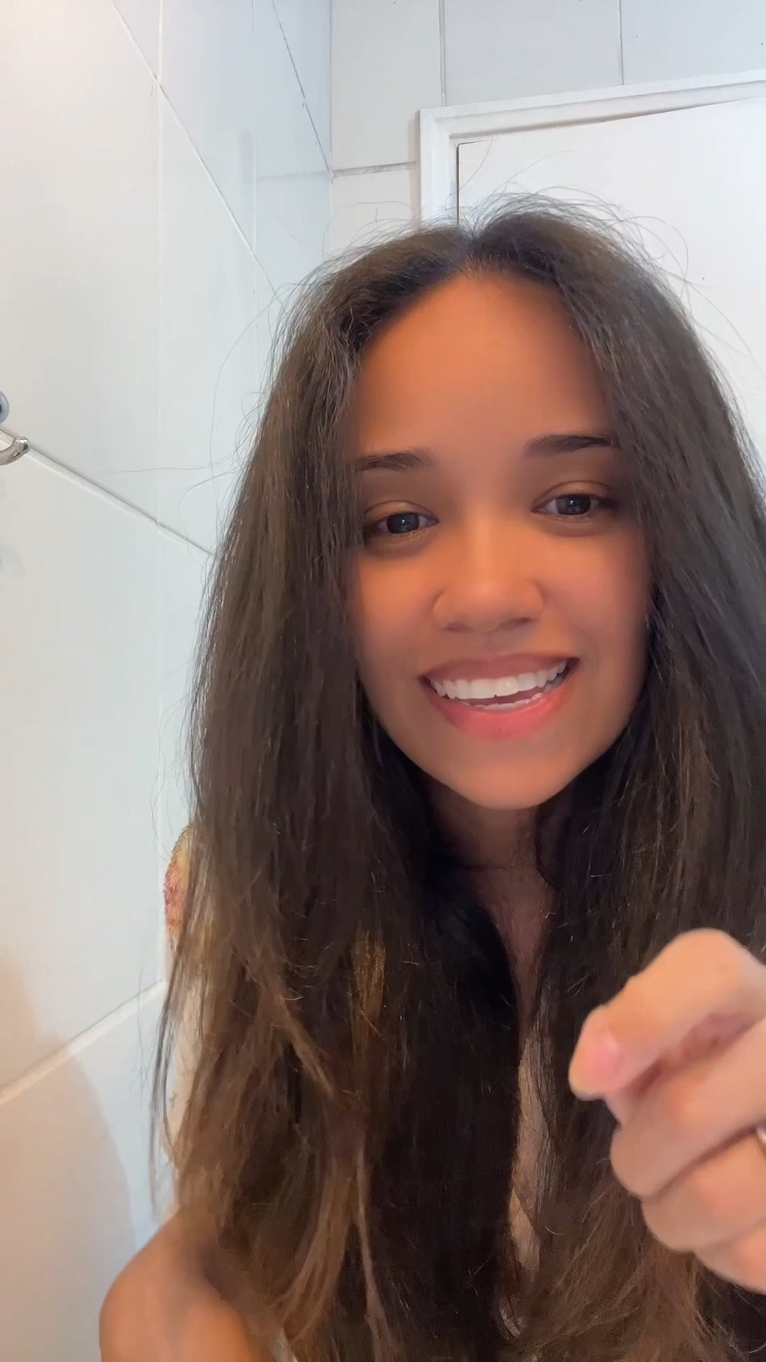 #DallasComALTK 
Cabelos alinhados, com brilho e zero esforço. Ideal pra quem ama praticidade na rotina de beleza.

#LTKbrasil #LTKbeleza #LTKguiadepresente