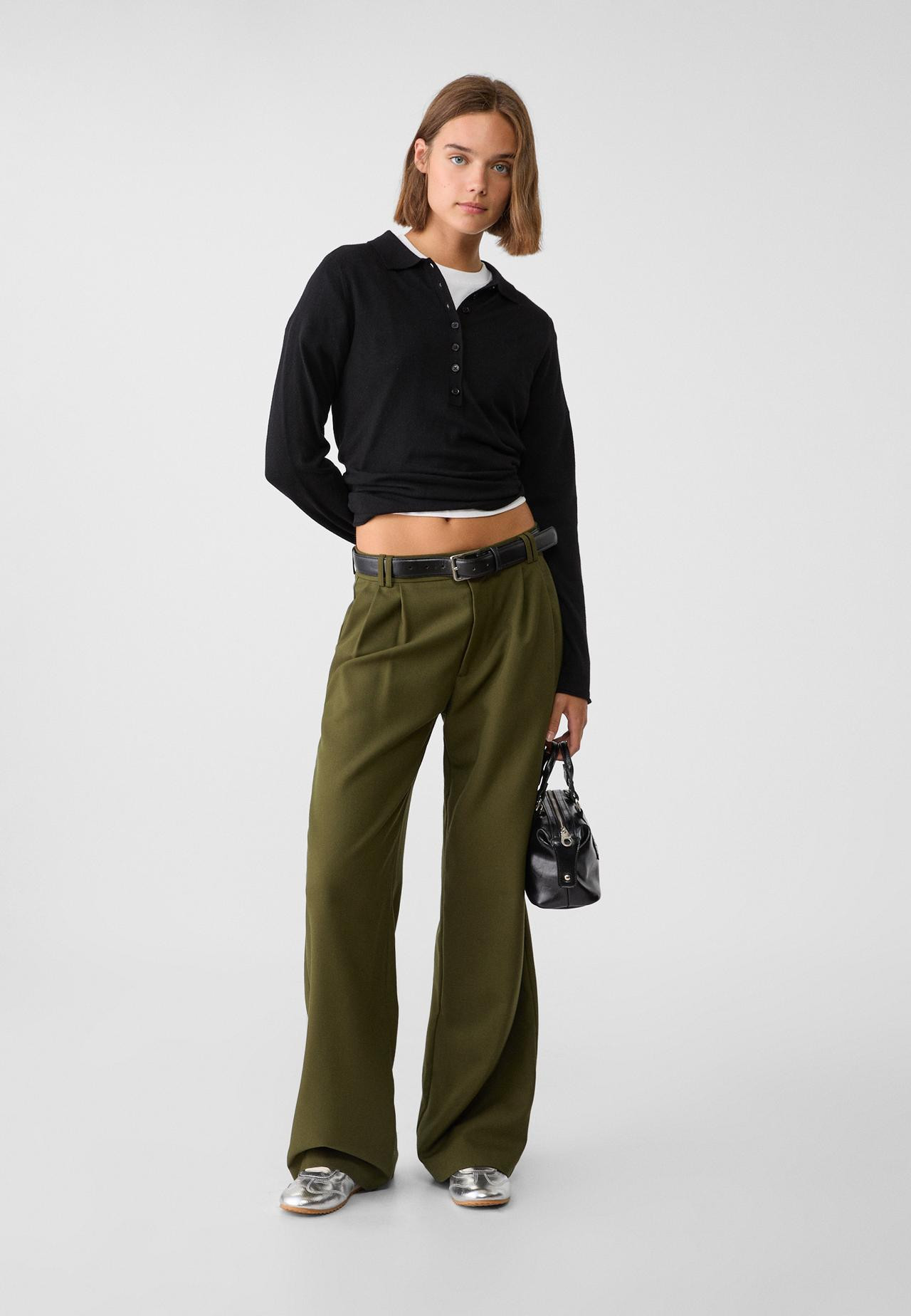 Nette broek met wijde pijpen en riem | Stradivarius (NL)