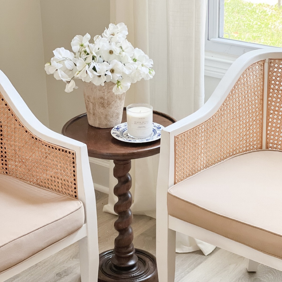 Love this little living room corner! Very Nancy Meyers inspired! And this side table is Henredon found on Facebook Marketplace!! Linked something similar though!