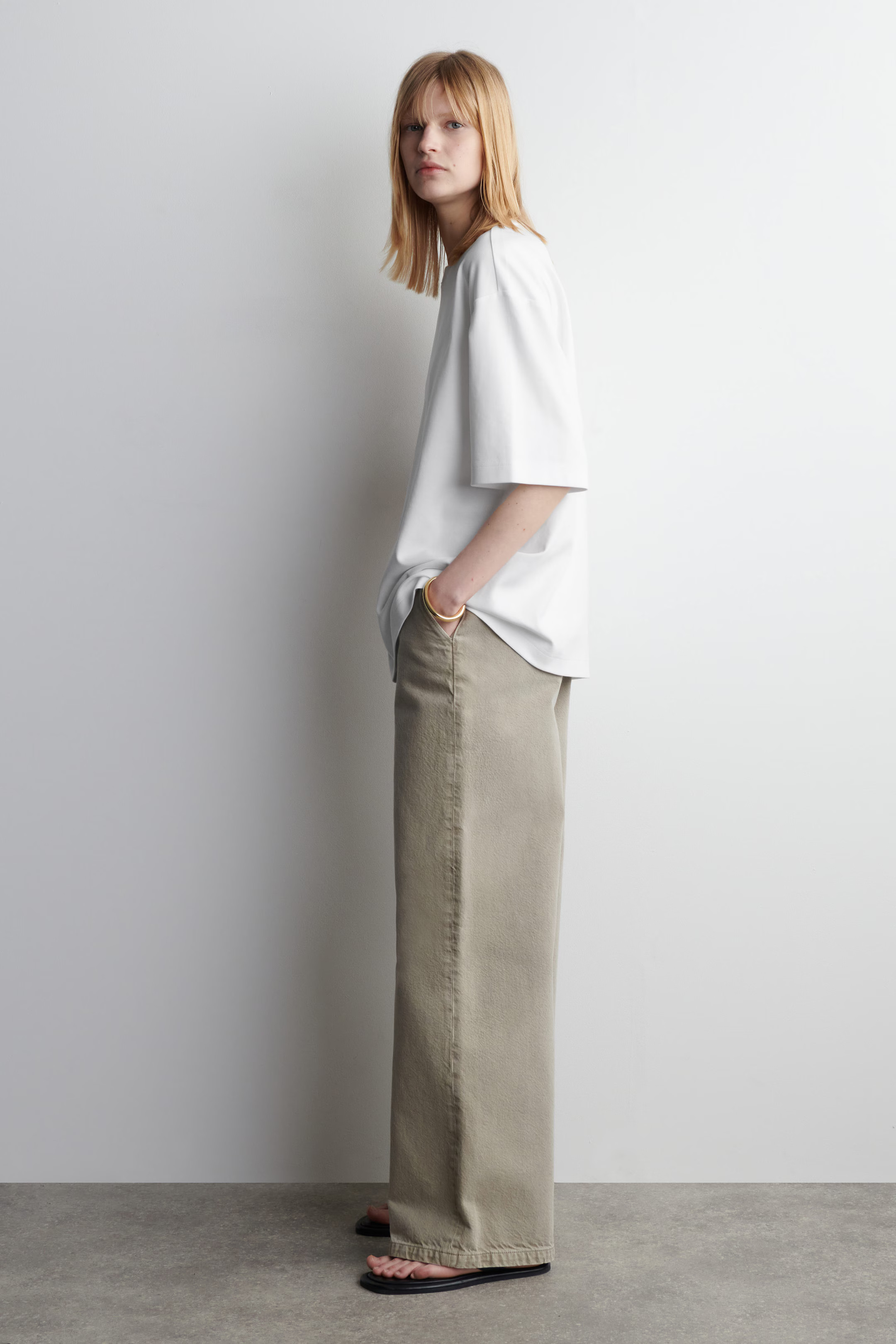 OVERSIZED-T-SHIRT AUS BAUMWOLLE - WEISS | COS DE | COS (EU)