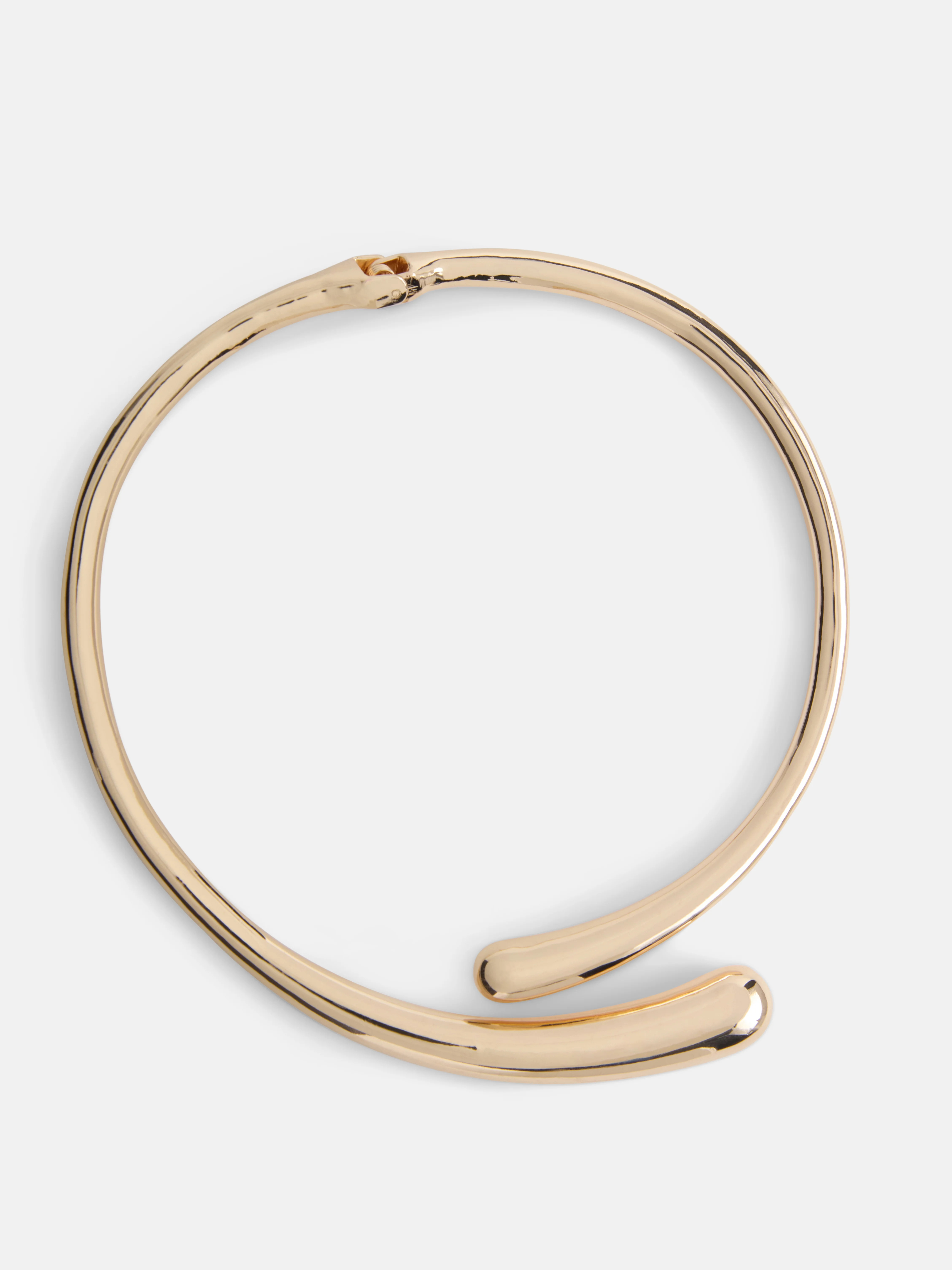 Scoop Women's Gold Tone Sculpted Choker Necklace | Walmart (US)