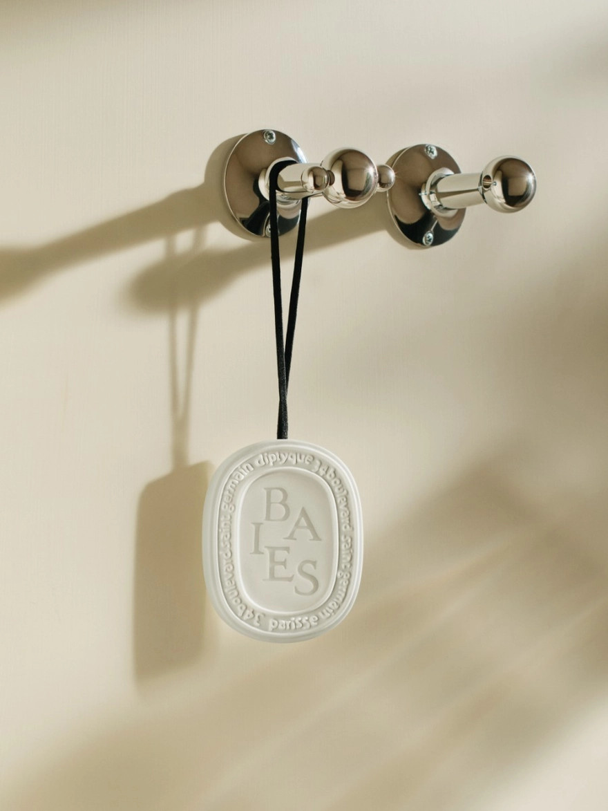 Baies/ Berries Scented Oval | Diptyque Paris | diptyque (US)