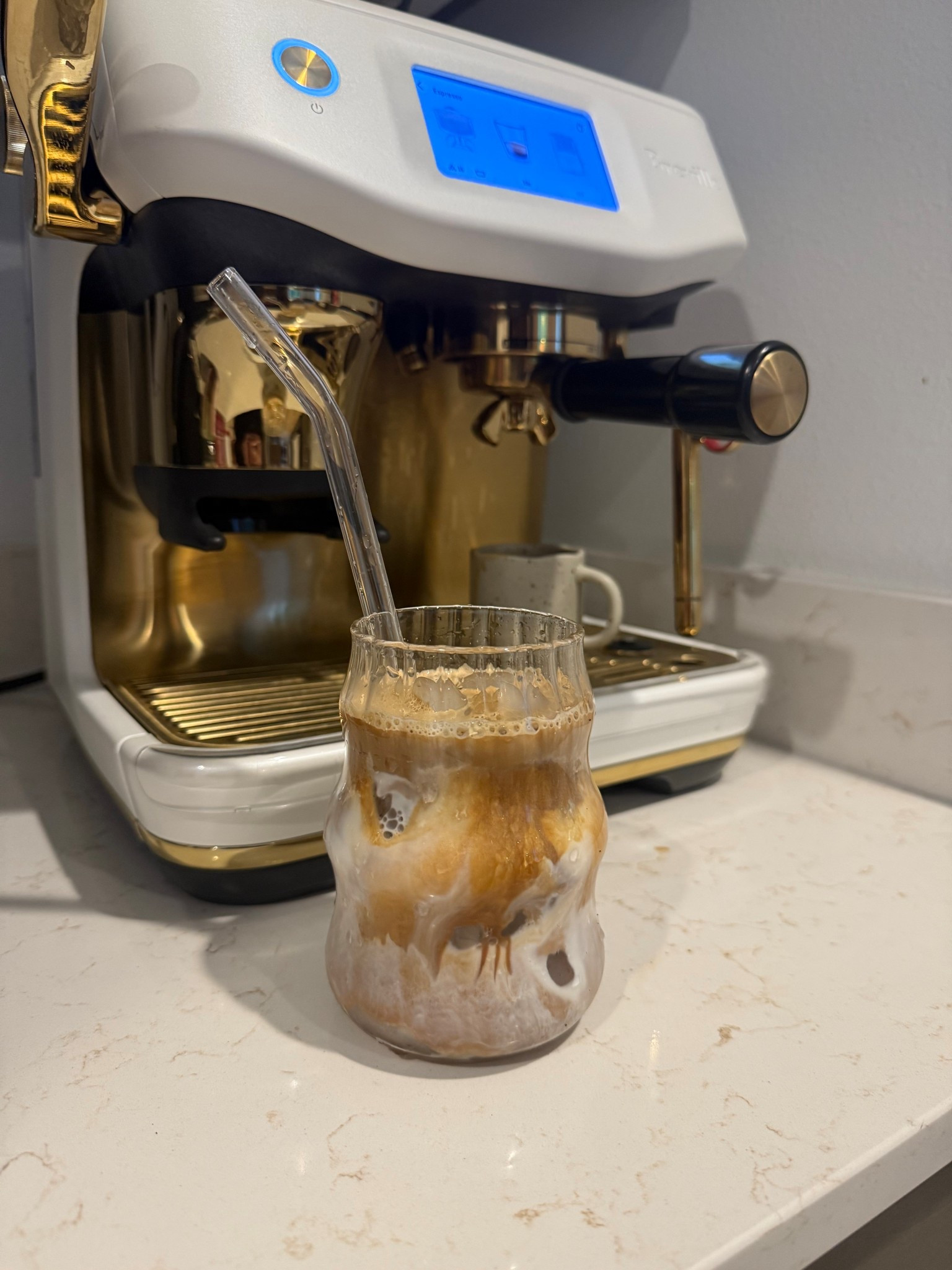 GOOD MORNING 🤍🌸🌲☕️ obsessed with these cute little cups & with my Breville of course!  #morningroutine #breville #coffee #icedcoffee #kitchen #aesthetic 