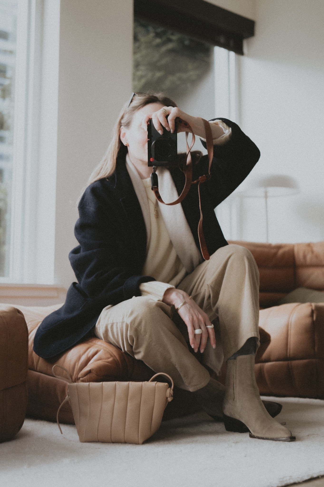 Navy + cream + butter yellow 🧈🍦🫐
Bag: Maeden Boulevard 
Pants: Nili Lotan
Sweater: COS chunky knit 🧶 cashmere sweater 
Cashmere wrap: so old I can’t remember what it is so I linked similar 
Jacket: Buck Mason 
Boots: Golden Goose

#LTKSeasonal #LTKootd