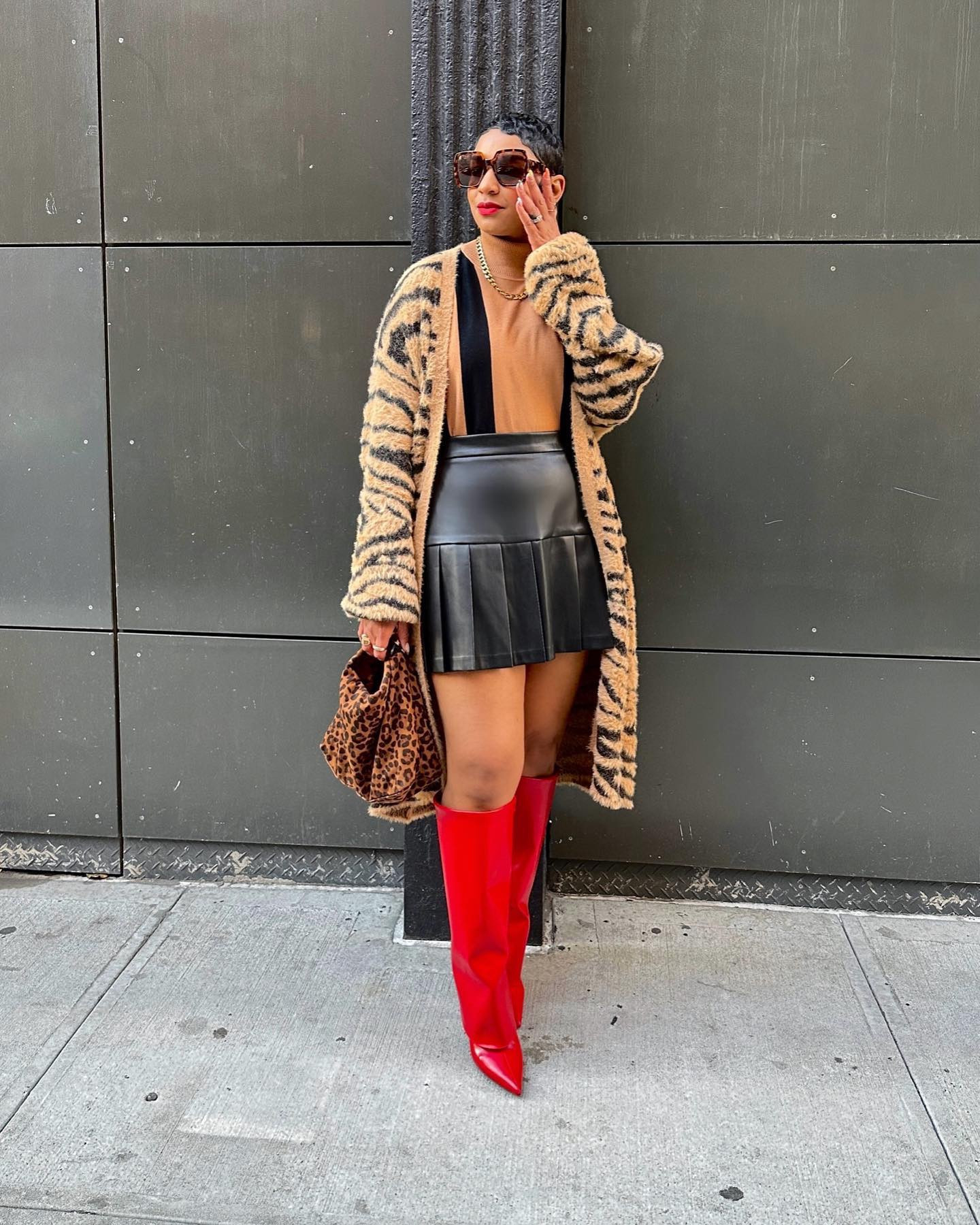 It’s still boot season and I love a good skirt, boot and cardigan combo! This look is courtesy of Macys❤️ the cardigan and top are sold out but the skirt and boots are still available!


#LTKSeasonal #LTKFindsUnder100 #LTKPetite