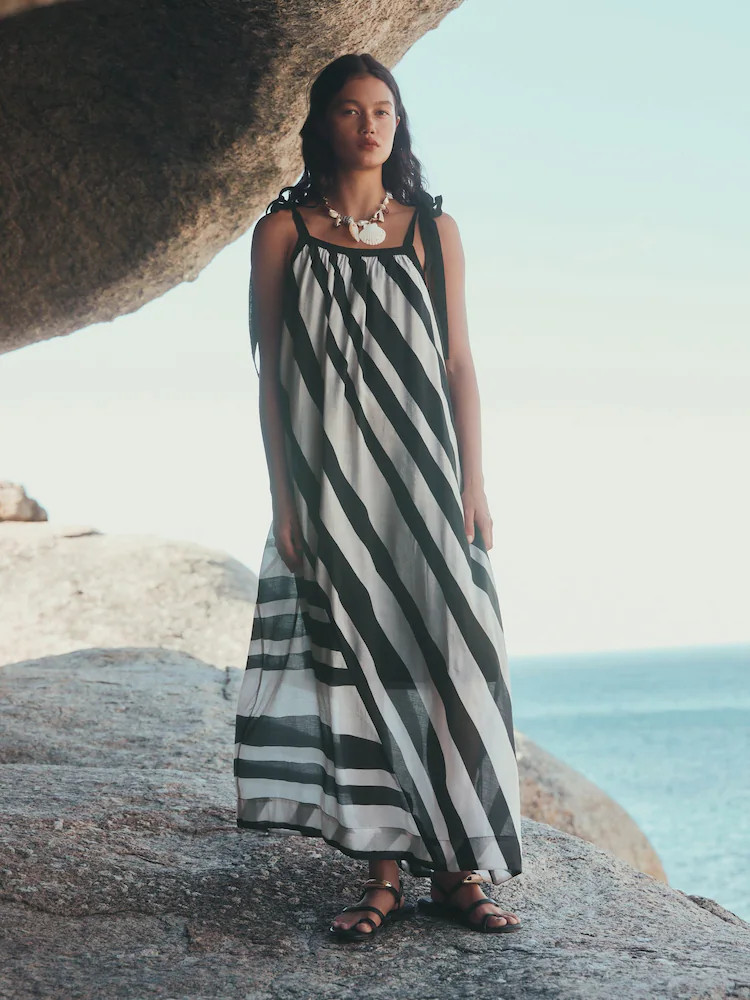 Zwart-witte streep - Volume Maxi Beach Dress | Next EU