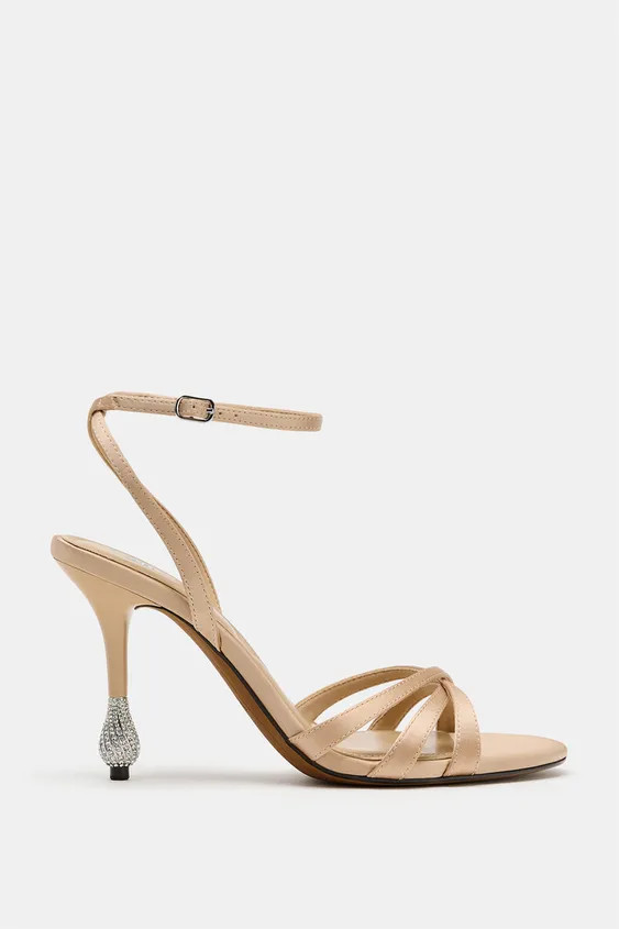 SANDALI CON TACCO E APPLICAZIONE BRILLANTE | Zara IT