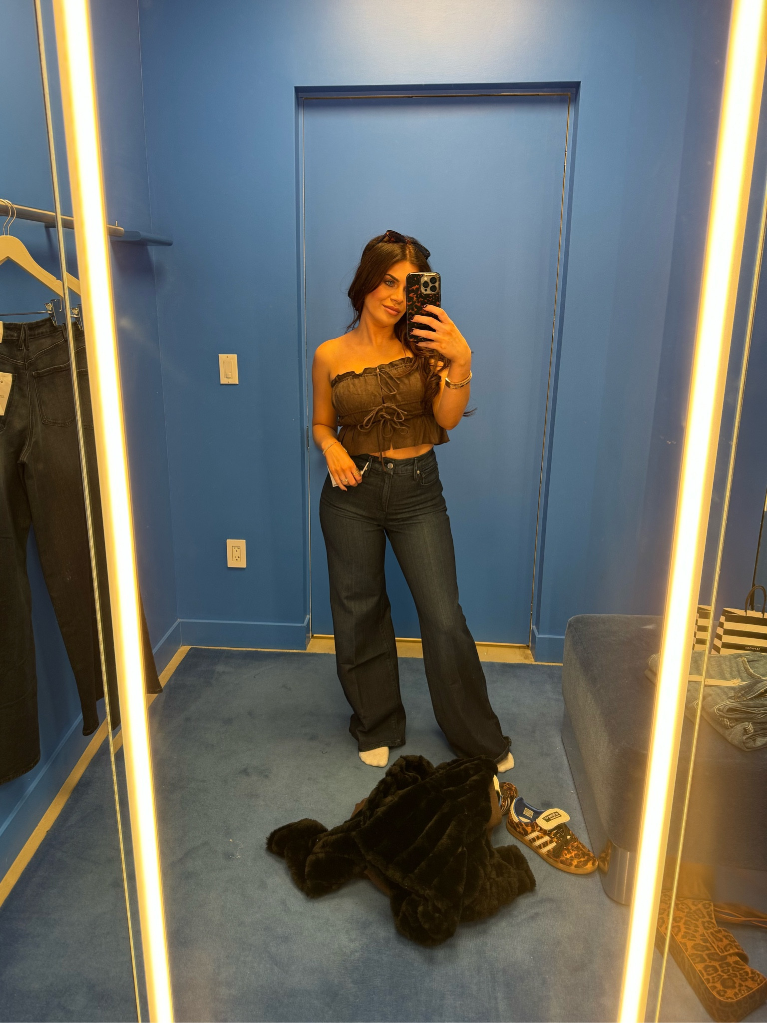 Good American jeans are literally so good 
Can’t believe I’ve missed out this long on them 🤌🏼

#goodamerican 
#bootcut #jeans #vegas #denim

#LTKSaleAlert #LTKGiftGuide #LTKStyleTip