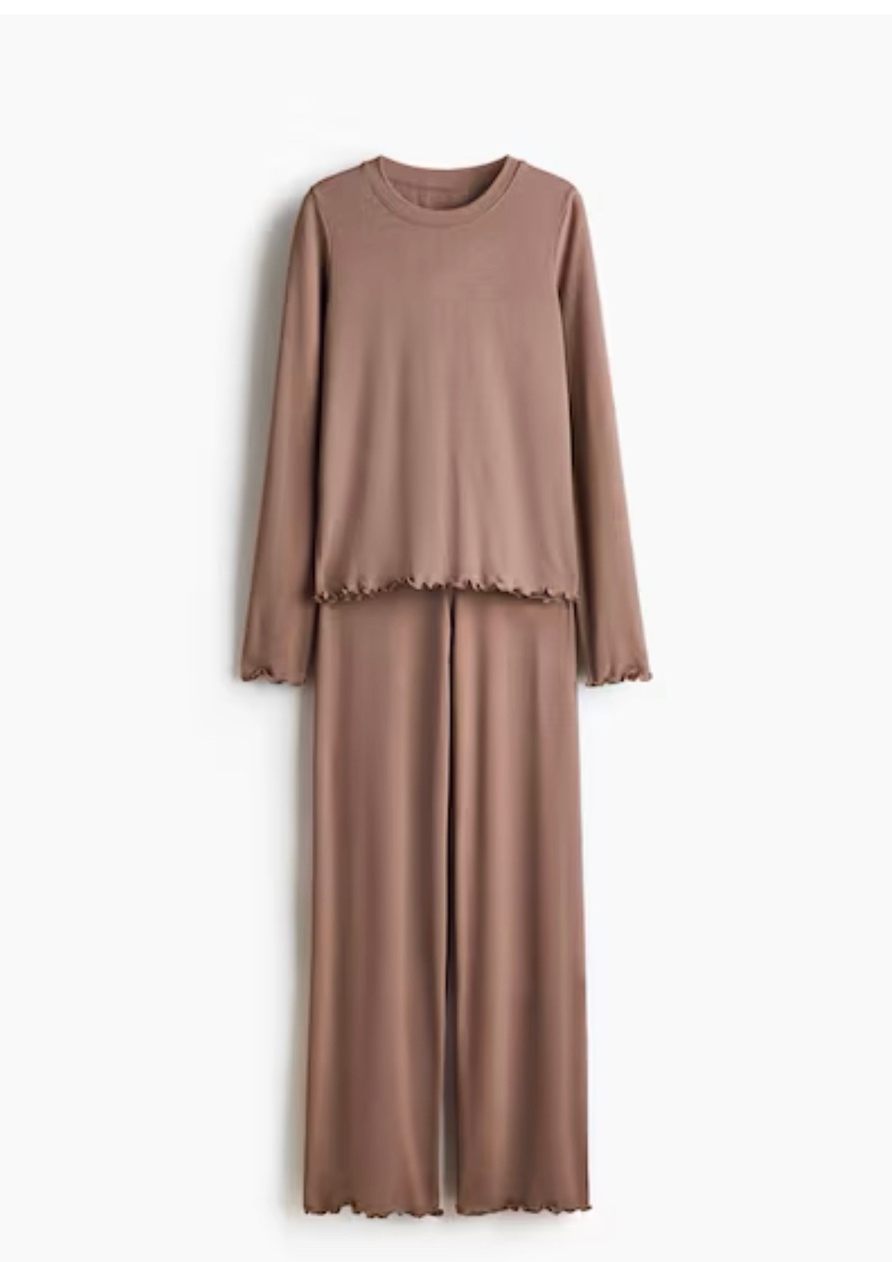 
“Minimal, comfy & effortless 🤍
This neutral lounge set is a must-have staple for cozy days.” 

 

#LTKootd #LTKSeasonal