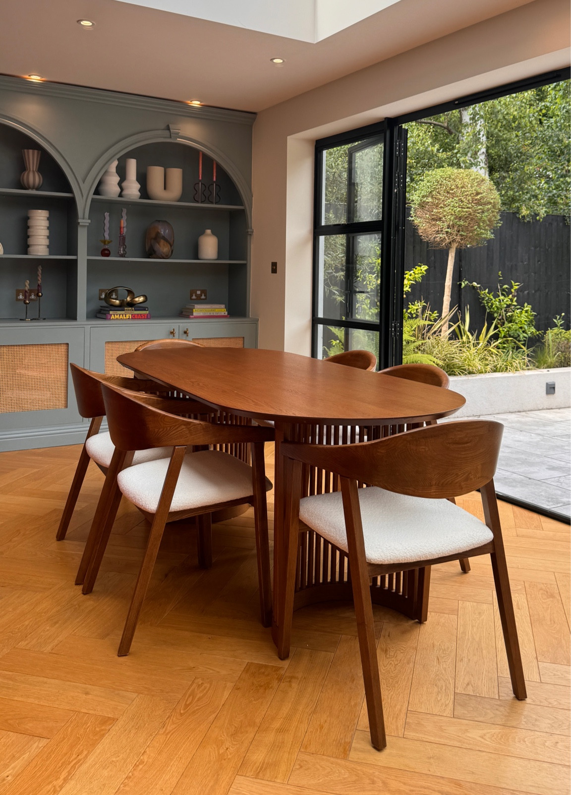 Dining area #diningchairs #diningtable #diningroom #midcenturydesign

#LTKeurope