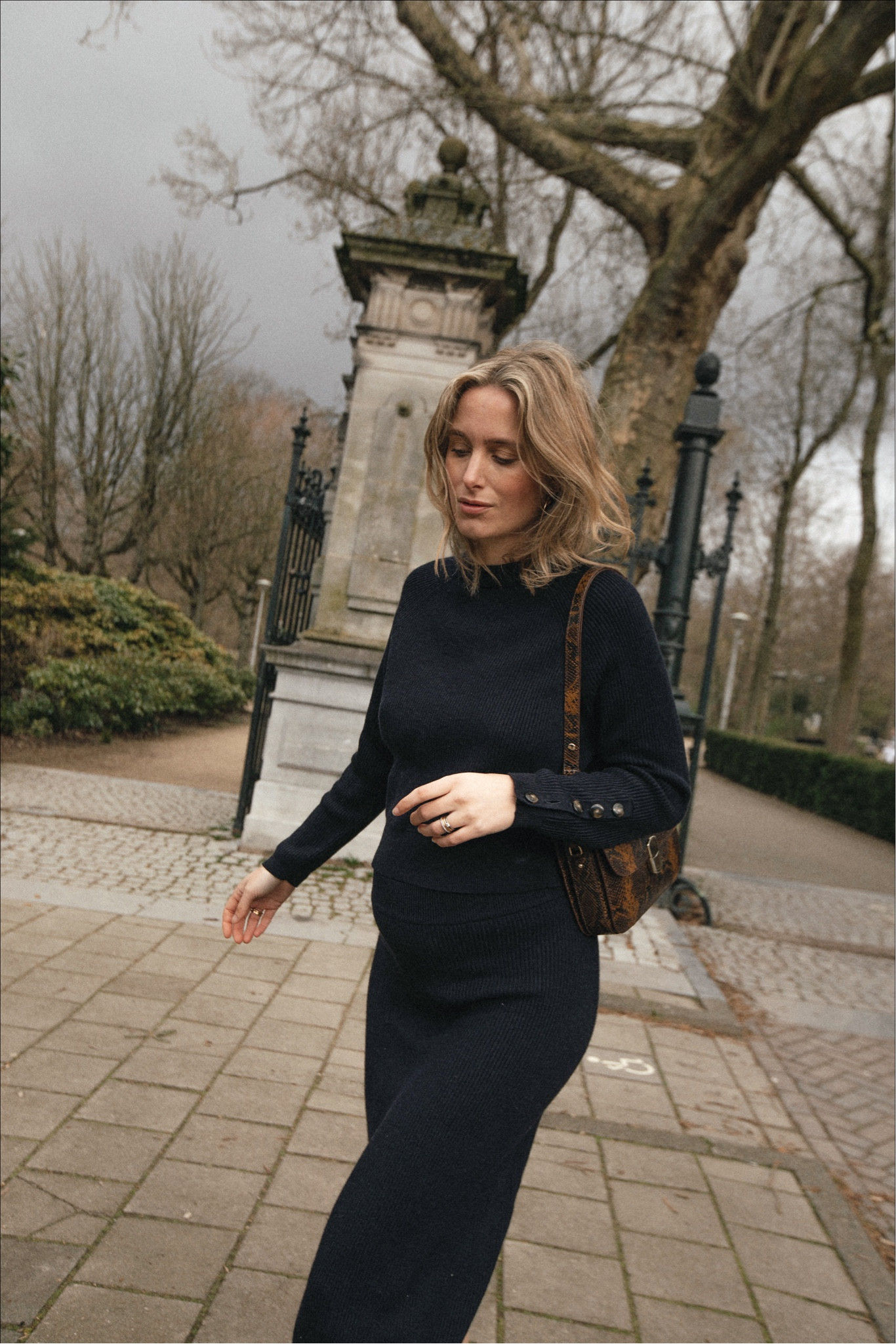 Navy blue sweater and midi skirt matching set from Sézane. 

Outfit inspiration, minimal style, capsule wardrobe, wardrobe essentials, effortless chic, rib knit, organic cotton, crossbody leather bag, shoulder bag, spring style. 

#LTKeurope #LTKfit #LTKbump