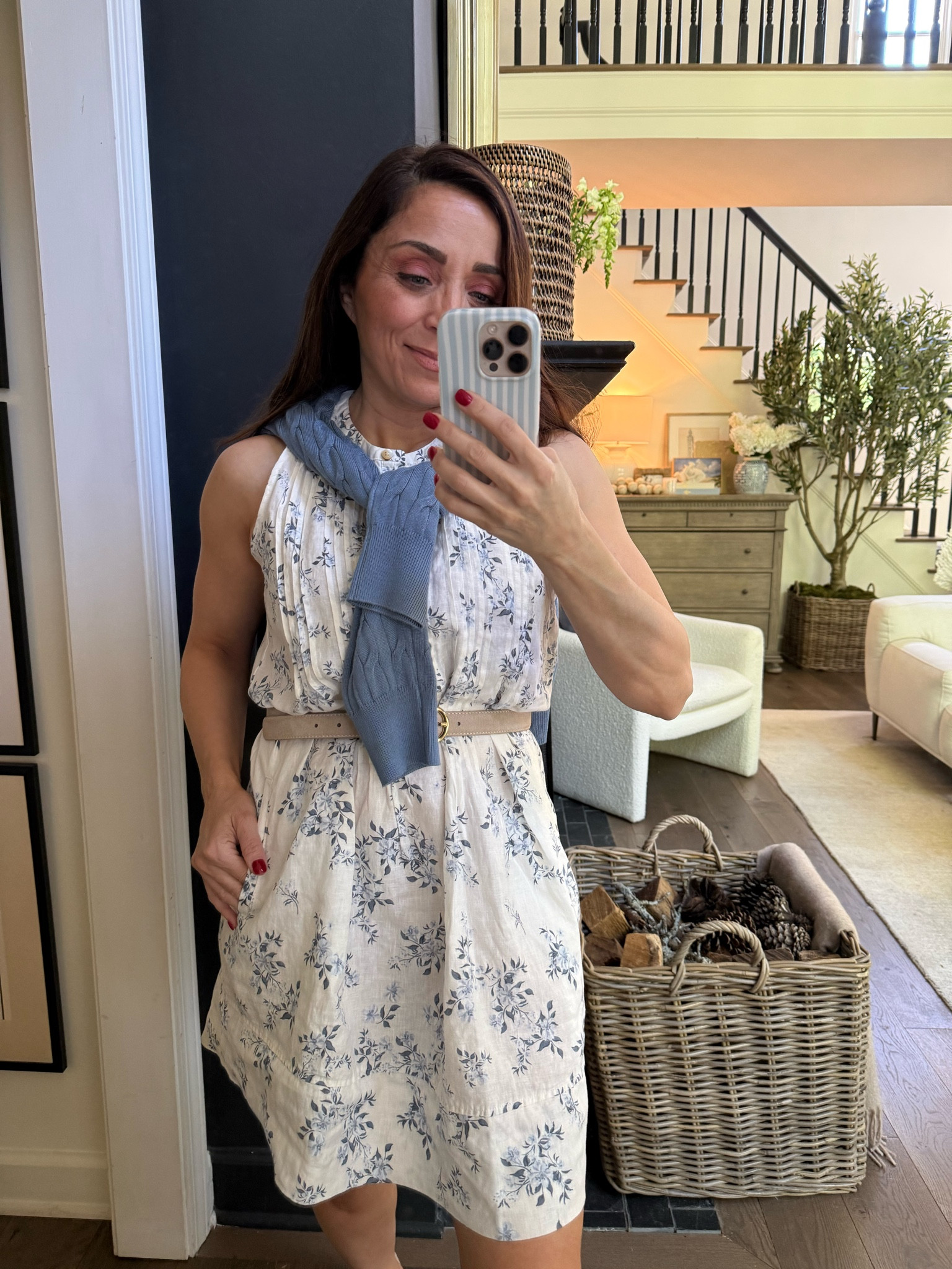 Ahhh Quince did it again!!  Their linen dresses are DIVINE!! So soft, so airy, and fits true to size! 