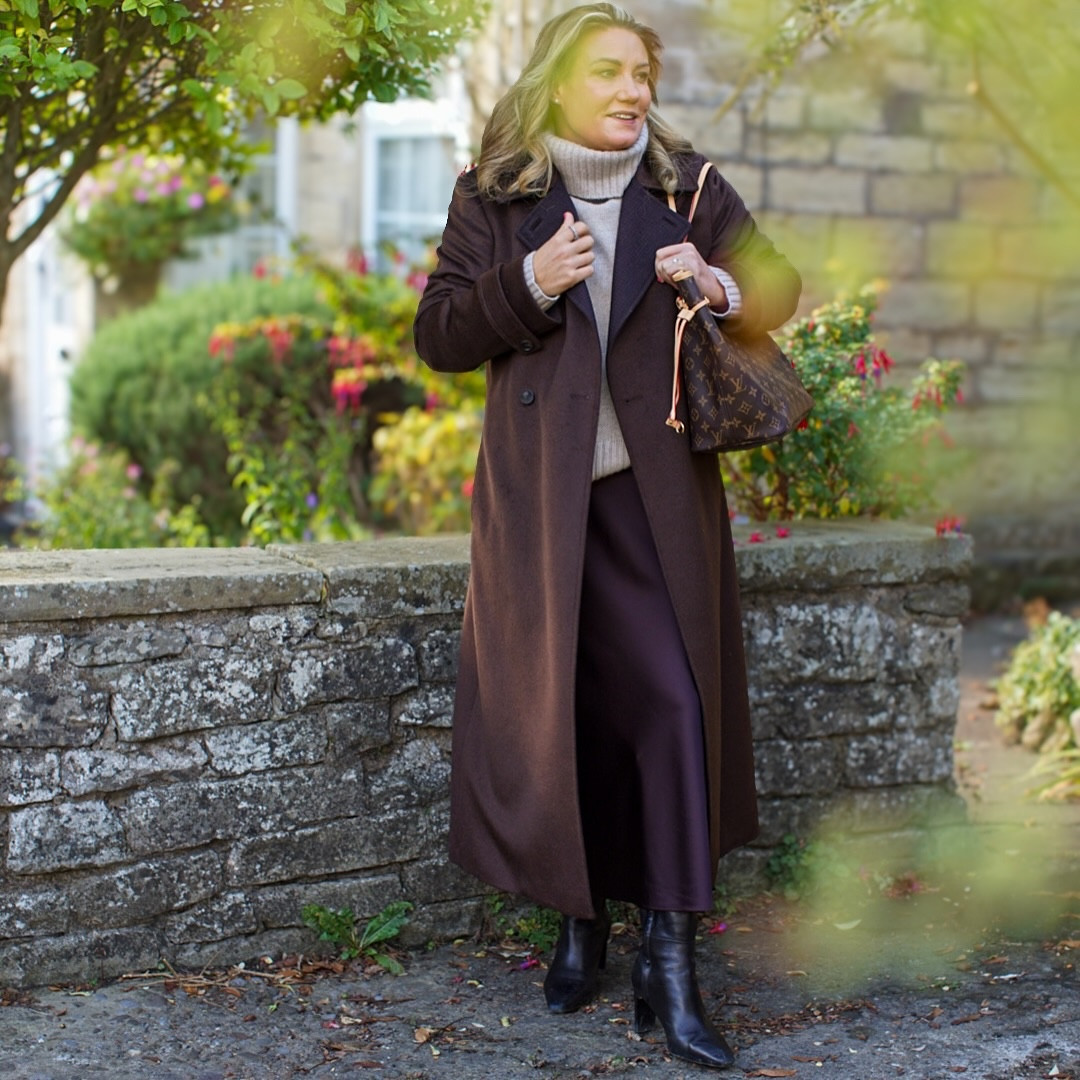 ❄️ It’s definitely got colder here in Yorkshire, but I’m not complaining… it’s the perfect excuse to layer up! 🌬️ I’ve been embracing all the cosy vibes lately, and one of my go-to pieces this season is this beautiful jumper from @hobbslondon . It’s the perfect balance of chic and warm, and I can’t recommend it enough. The material is super soft and feels like a big hug – exactly what we need as the temperatures drop. 🍂 I’ll be linking it in my stories if you want to grab one too!
How are you all styling your layers this season? Drop your fave winter essentials below! ⬇️
 #AutumnStyle #WinterWardrobe #CosyVibes #LayerUp #FashionFinds #YorkshireStyle #WinterEssentials #HobbsLondon #StyleInspo #ThermalLayers #ChicAndWarm #FallFashion #CozyLooks #ColdWeatherStyle #LayeringDoneRight #AutumnVibes #LoveYourLayer #FashionBlogger #StreetStyle