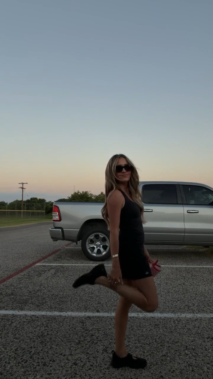 Sports mom, sports mom ootd, activewear

#LTKActive #LTKmomlife #LTKootd
