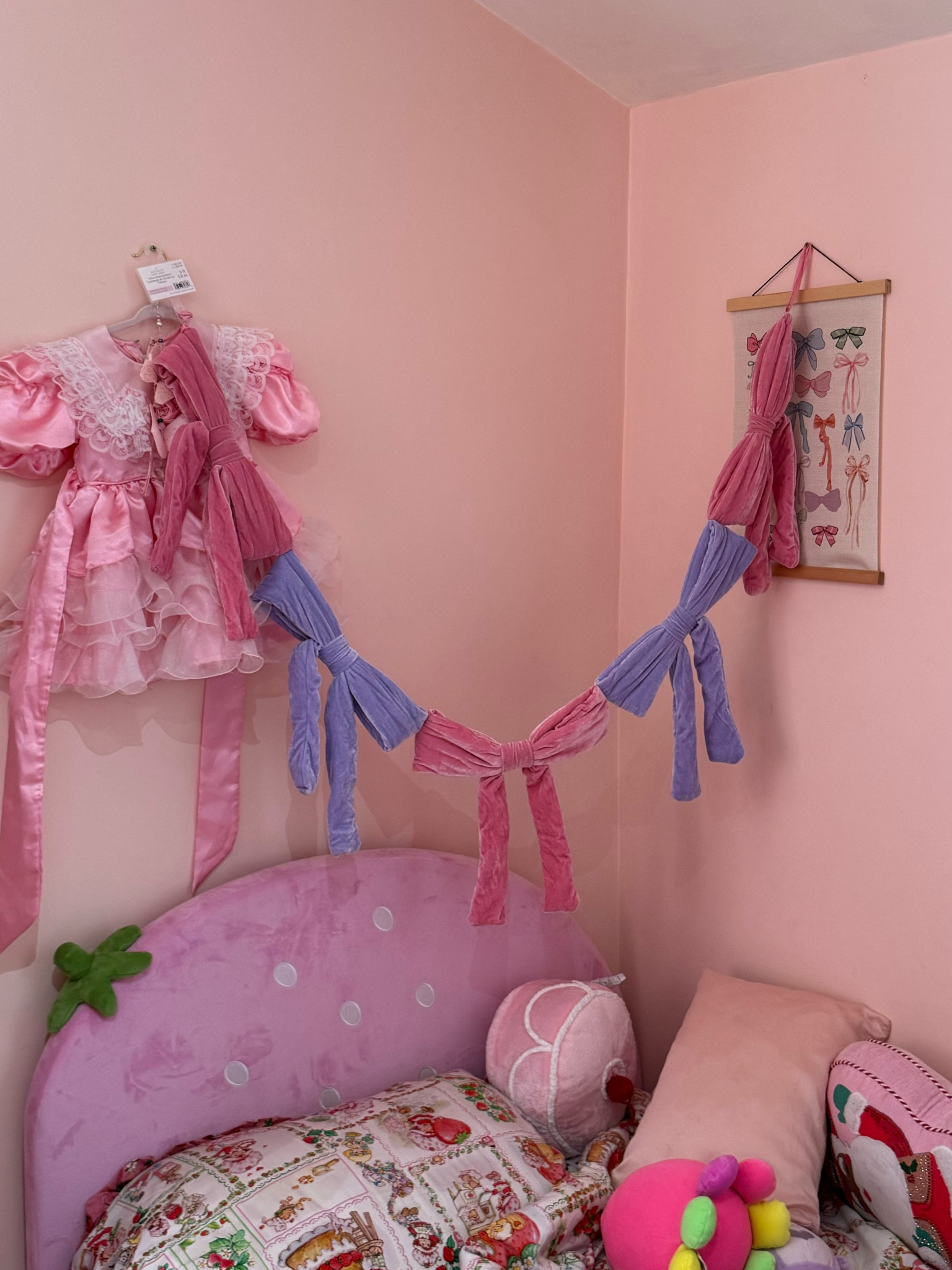 Cutest bow garland ever wow #michaels 

#LTKValentine #LTKSaleAlert #LTKHome