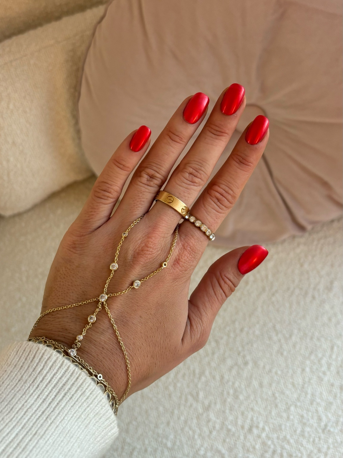 #ad we’re DIY-ing our nails this holiday season♥️ shop these @oliveandjune press-on nails at @target for a manicure you can’t believe isn’t done at the salon✨💅🏼🎄💋 #oliveandjunepartner #diynails #diymani #TargetPartner #Target #holidaynails #nailinspo