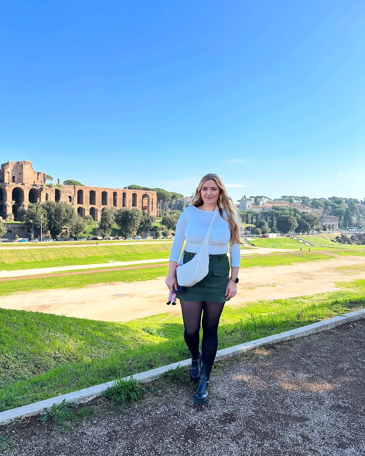 When I was outfit planning for Rome I based all of my outfits around my coats, not realising I wouldn't actually need one. 

This skort was absolutely perfect though, as looked like a mini skirt but I was able to chase after a toddler & have the comfort of bending over without flashing everyone 😅

This was our 5th time to Rome in January and it's never been so warm & sunny! We were so lucky with the weather ☀️ 

Skort: @katchmeofficial 
Top: @zara 
Bag: Amazon 

#midsizestyle #midsizefashion #midsizegals #citybreakoutfits #migsizeoutfits #skort #citybreak #rome #travel