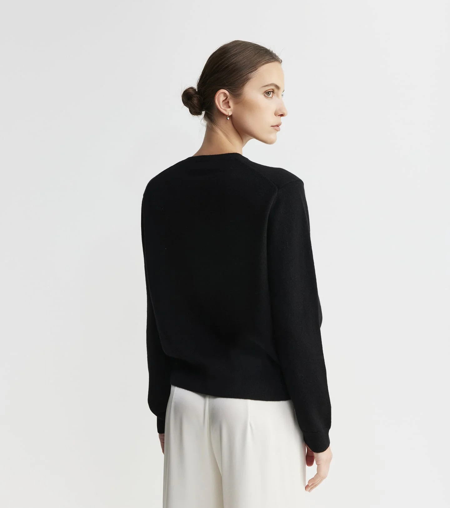 Signature Cashmere V-Neck - Black | Elle & Riley